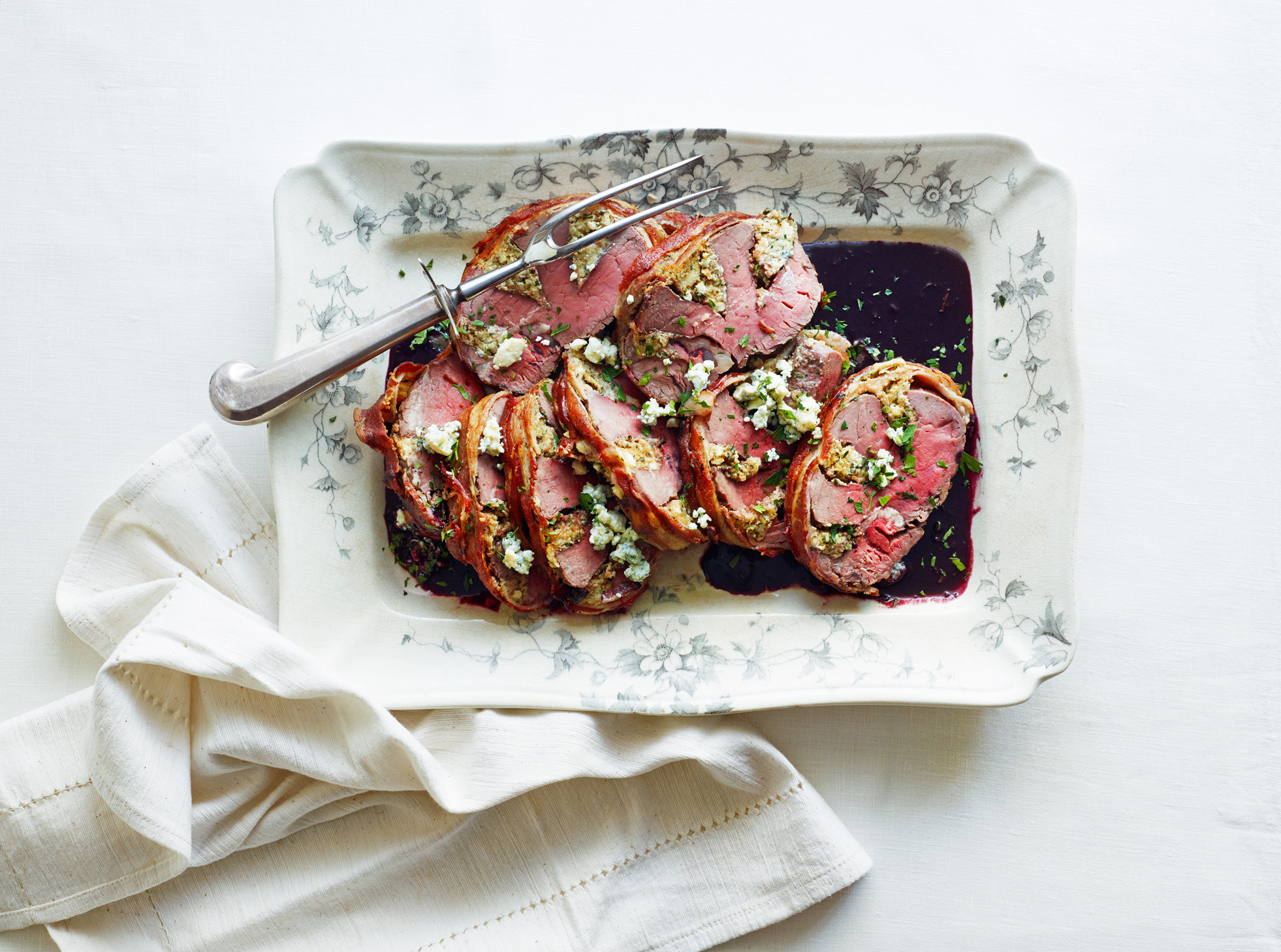 gorgonzola-stuffed-beef-tenderloin-with-port-wine-sauce