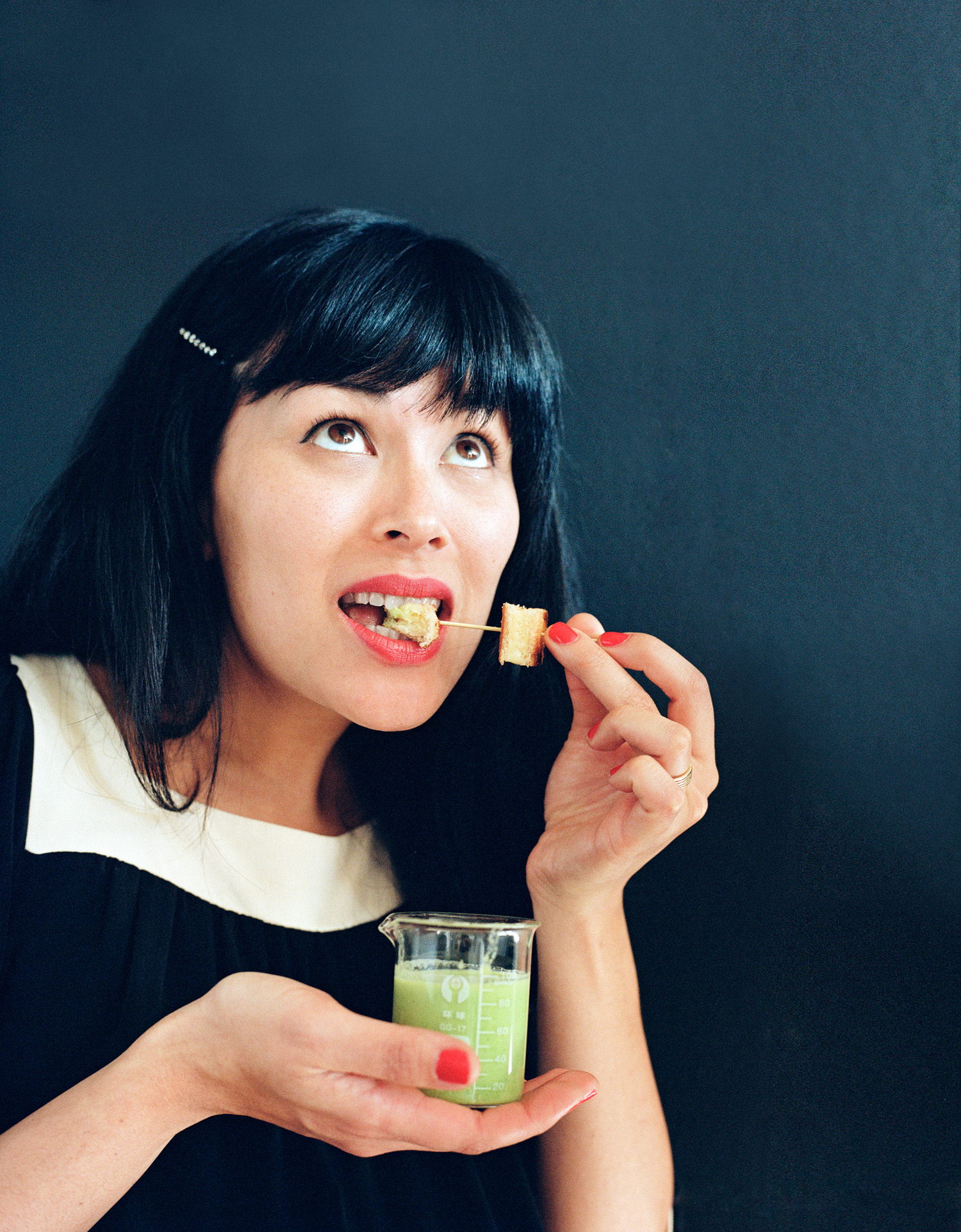 broccoli-soup-shots-with-cheddar-bites