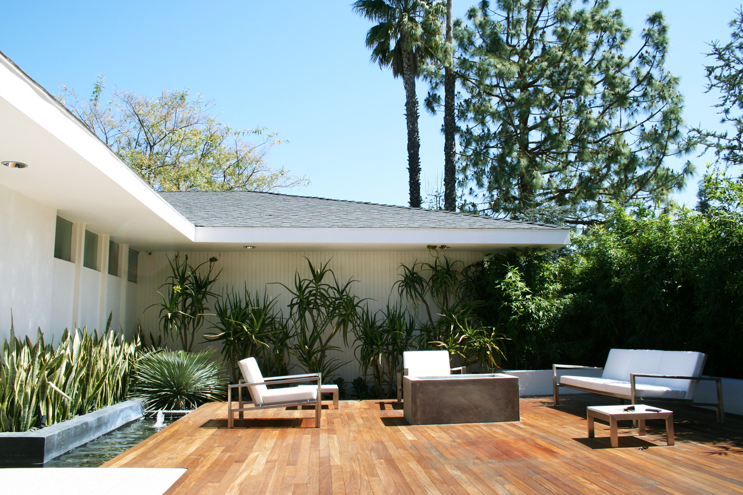 deck-out-the-new-living-room