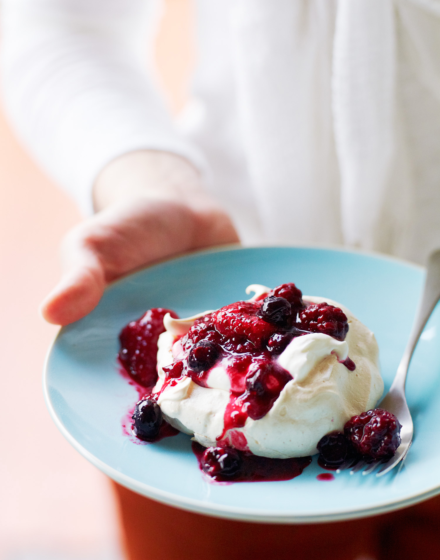pavlovas-with-summer-berry-sauce