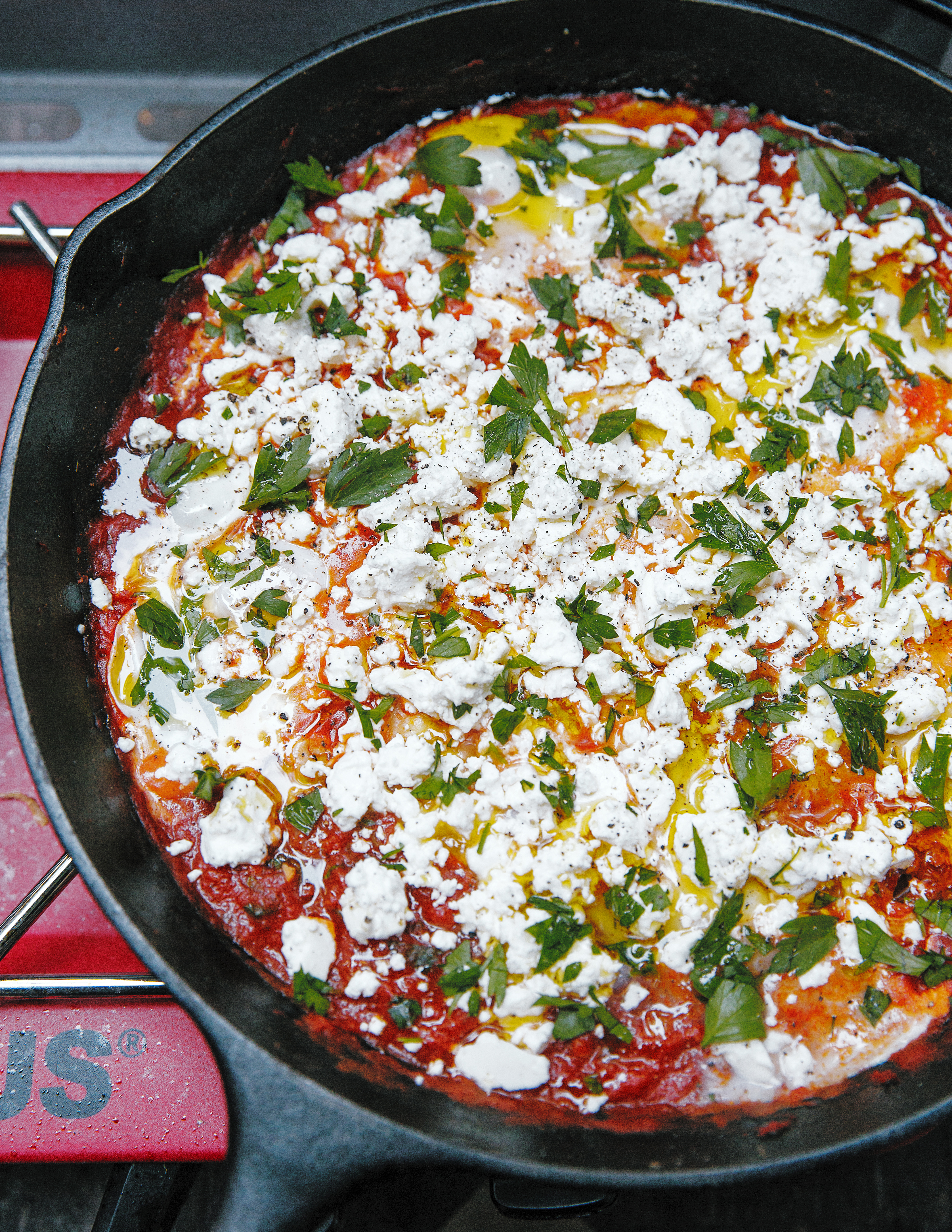 paprika-tomatoes-with-poached-eggs-shakshouka
