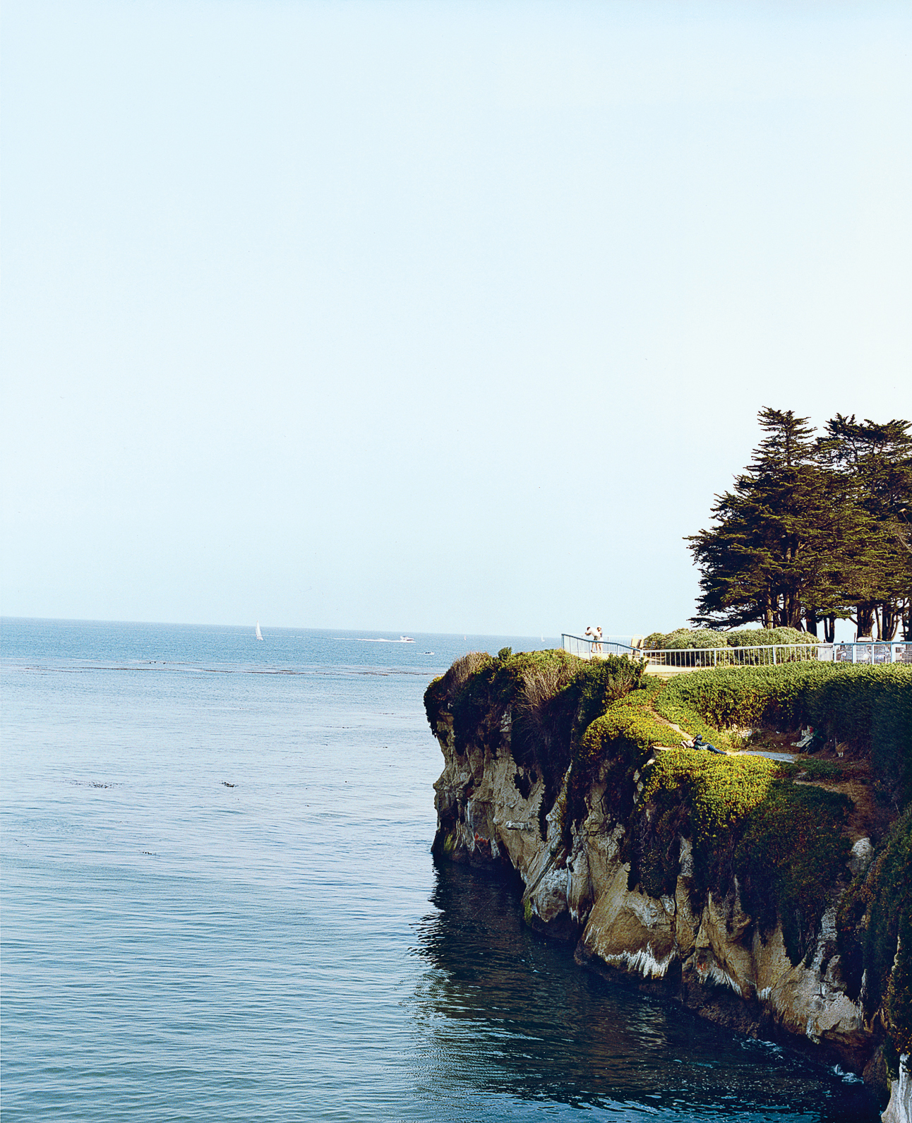 walk-along-the-water