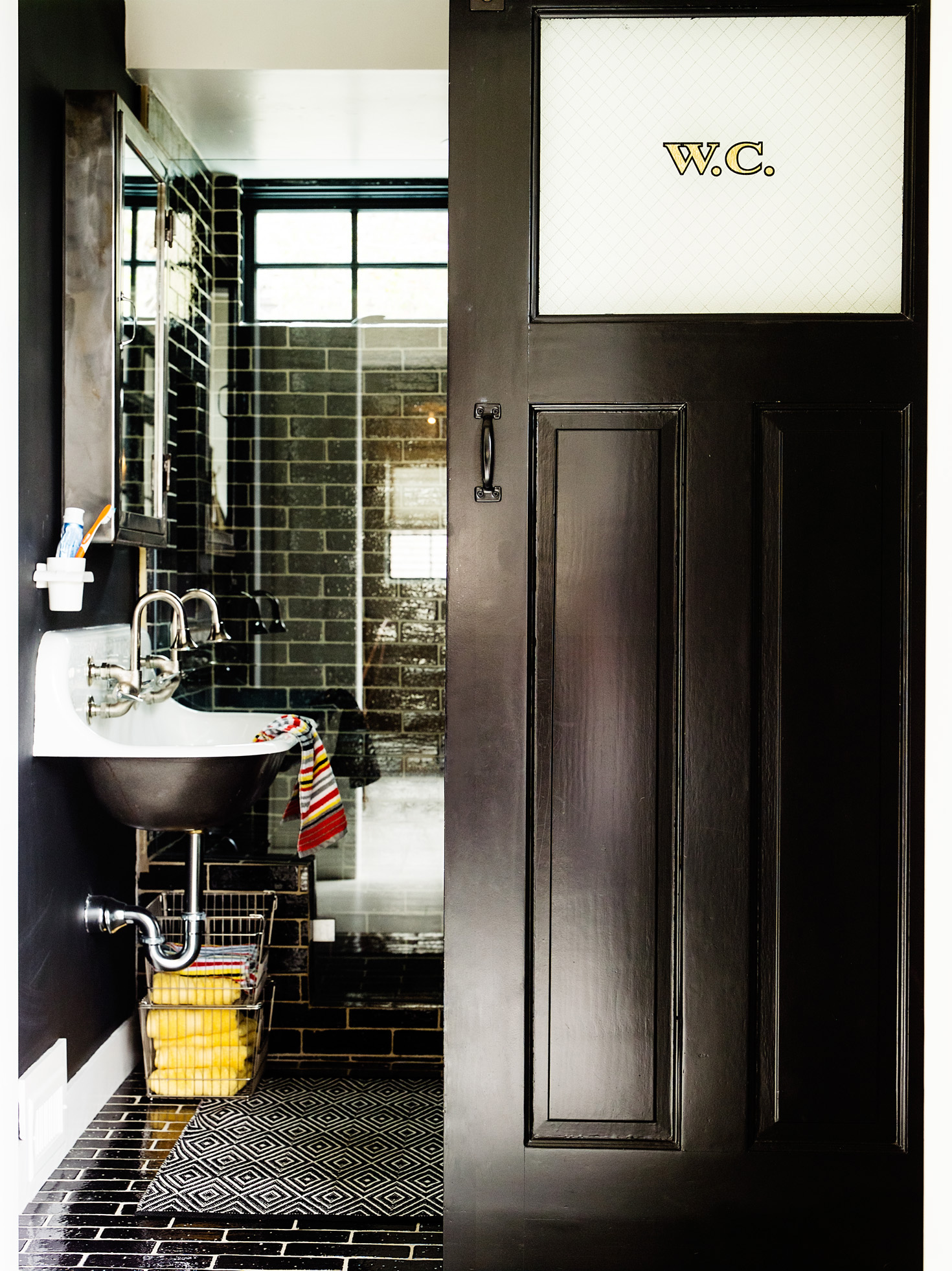 black-out-the-bathroom