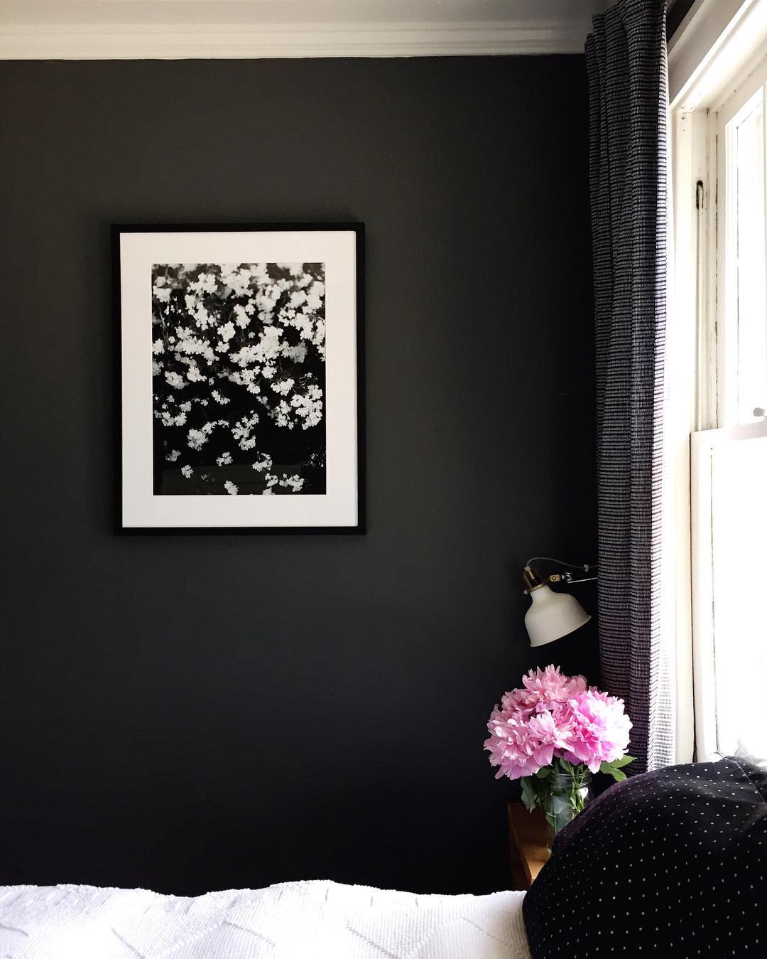 dont-think-black-on-black-has-to-look-flat