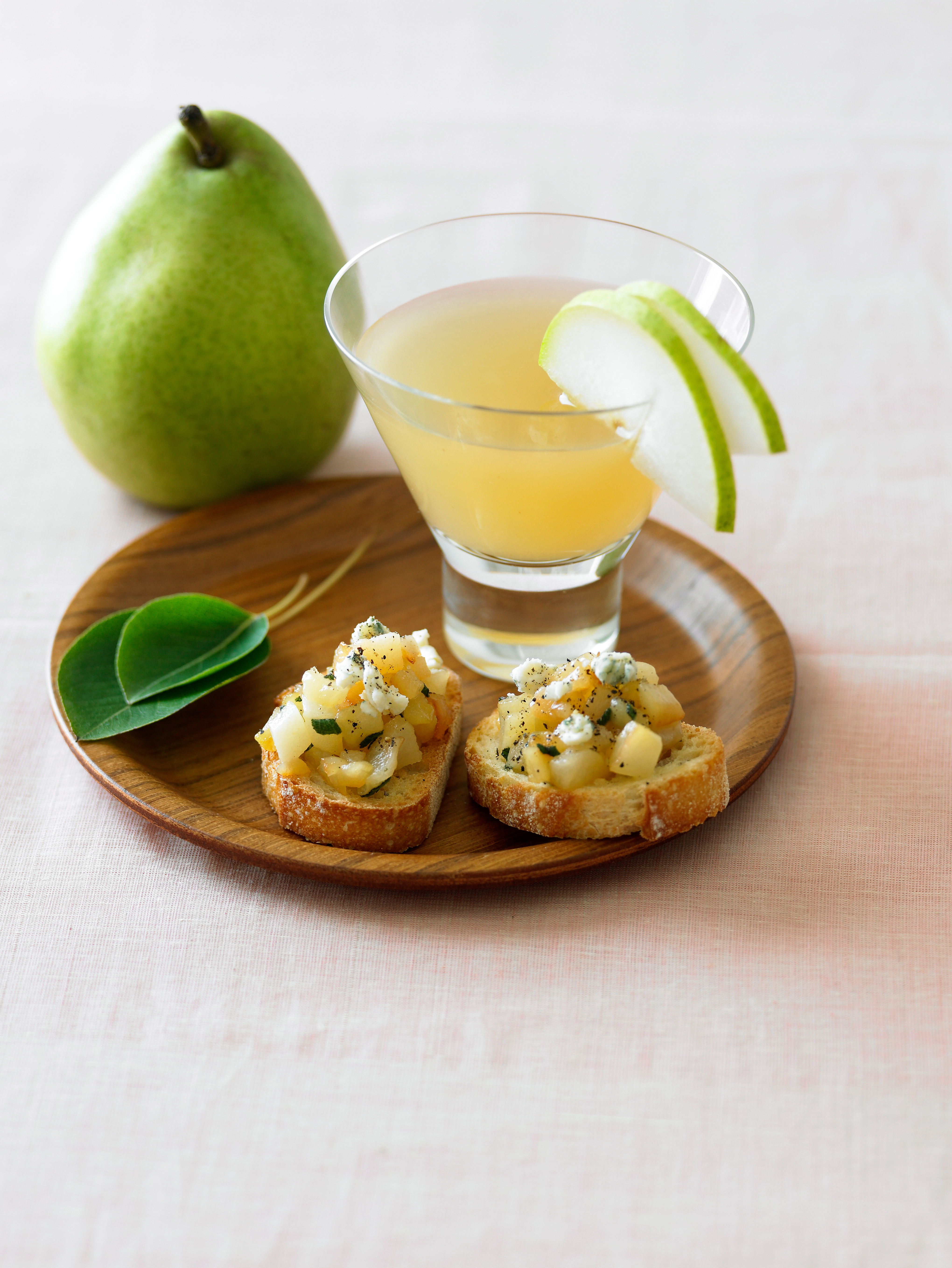 caramelized-pear-and-sage-crostini