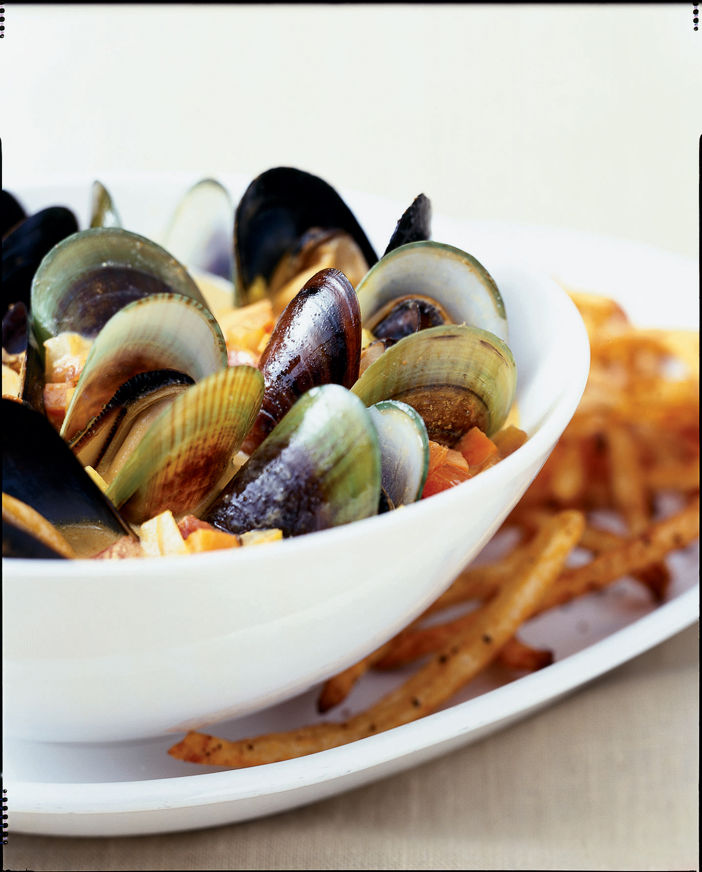 curry-mussels-with-oven-frites