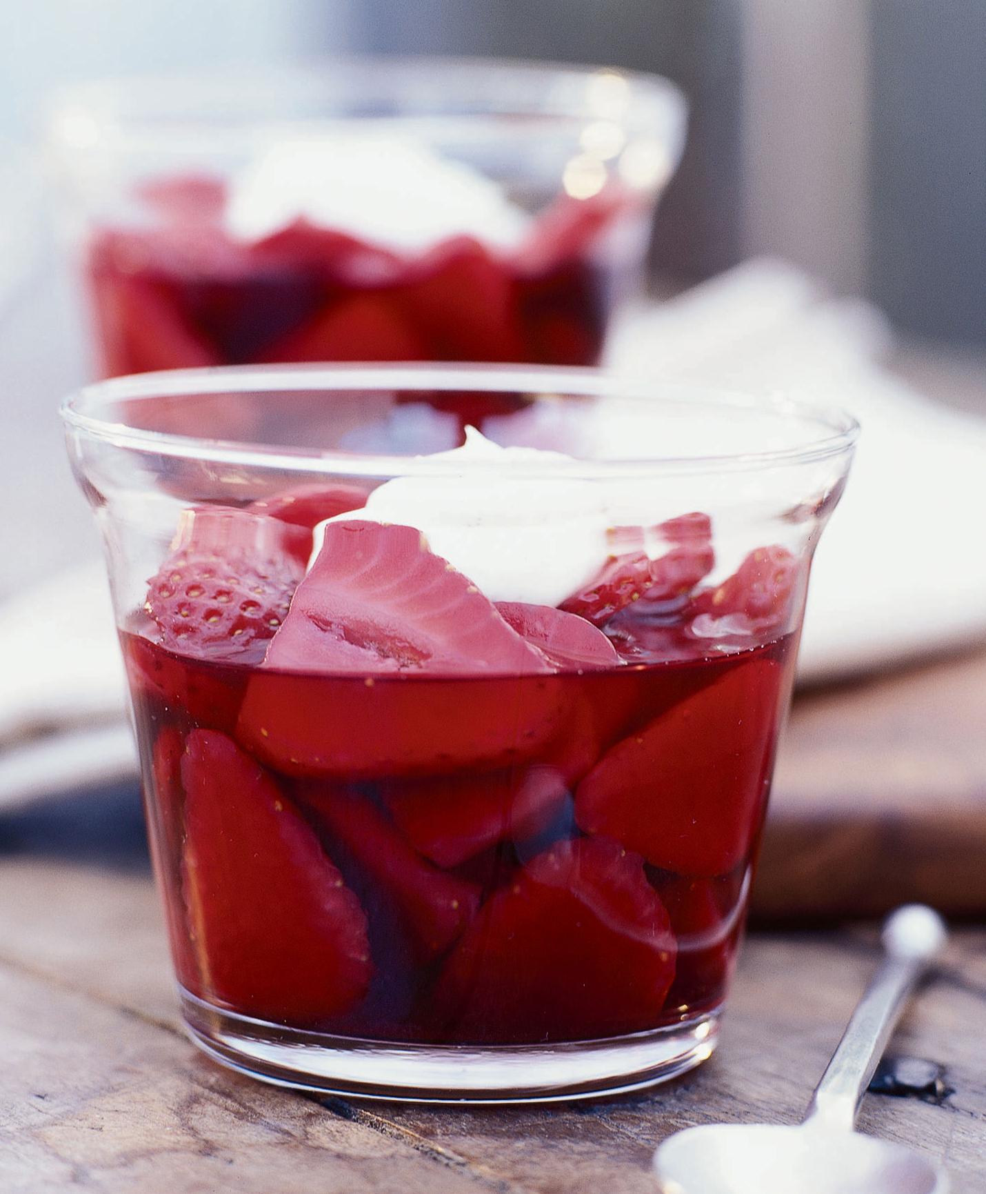 merlot-strawberries-with-vanilla-cream