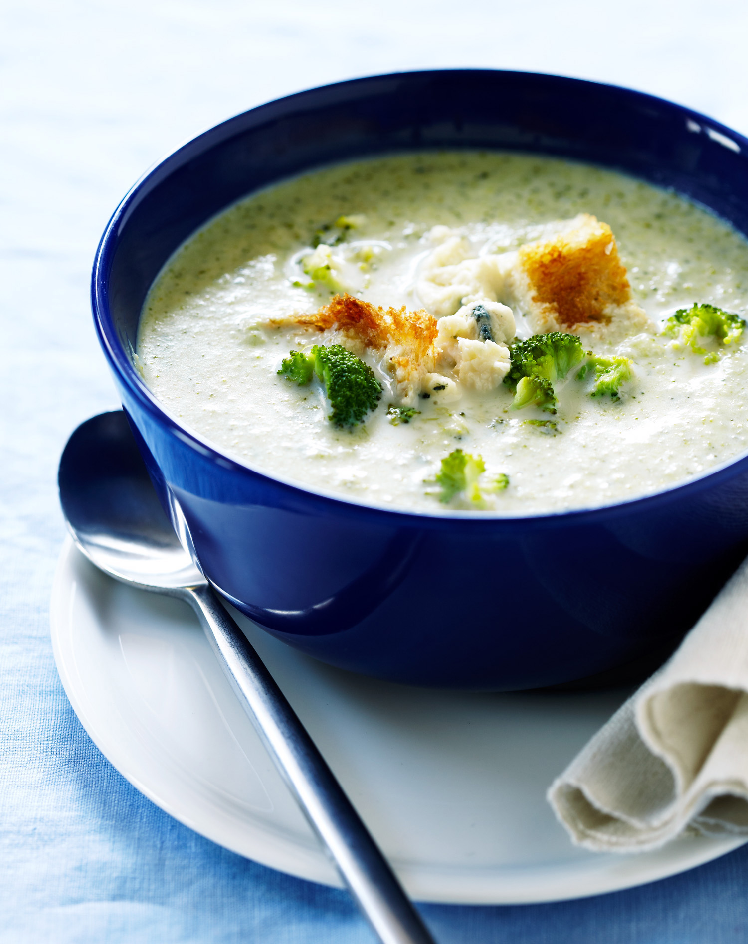 broccoli-soup-with-blue-cheese