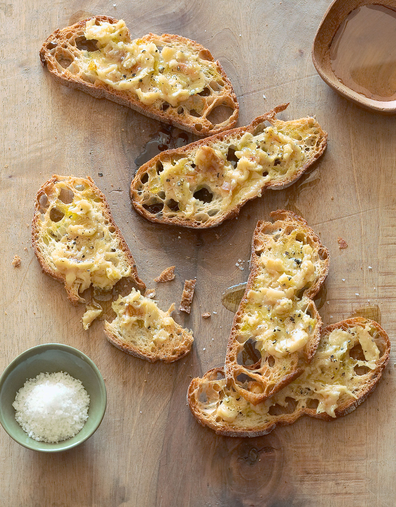 there-will-be-blood-roasted-garlic-toasts-with-olio-nuovo