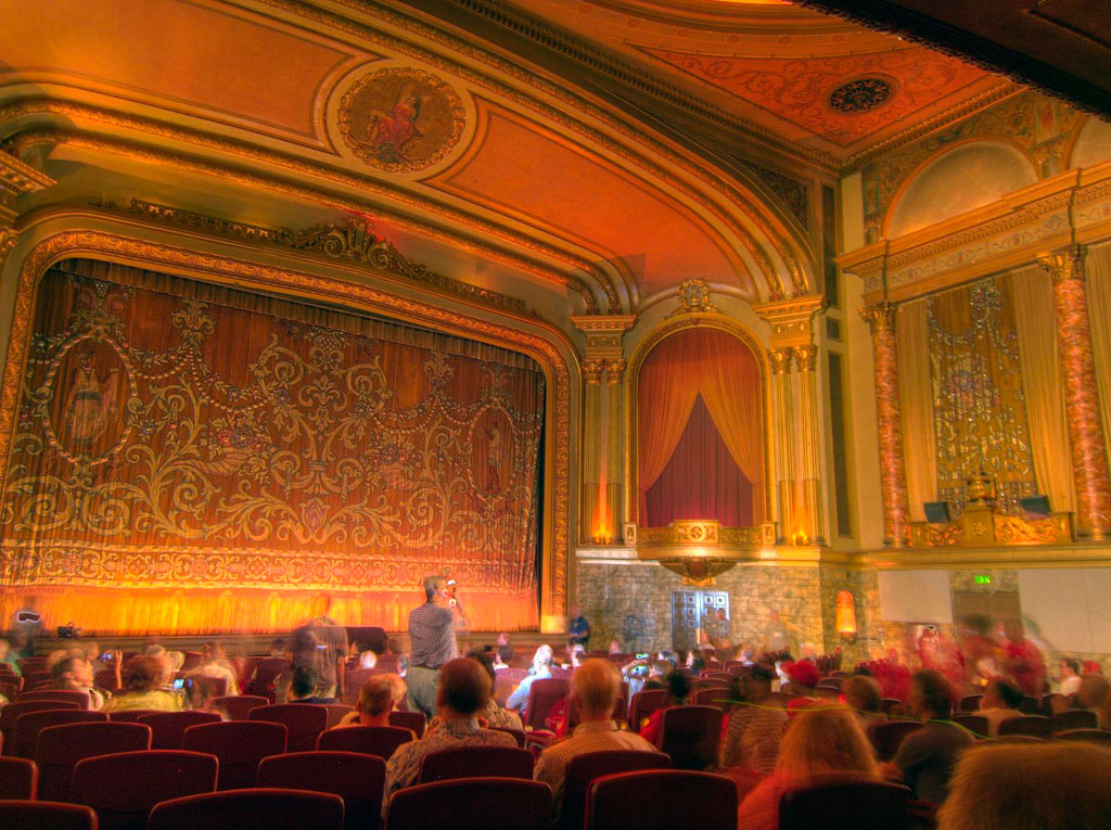 grand-lake-theatre