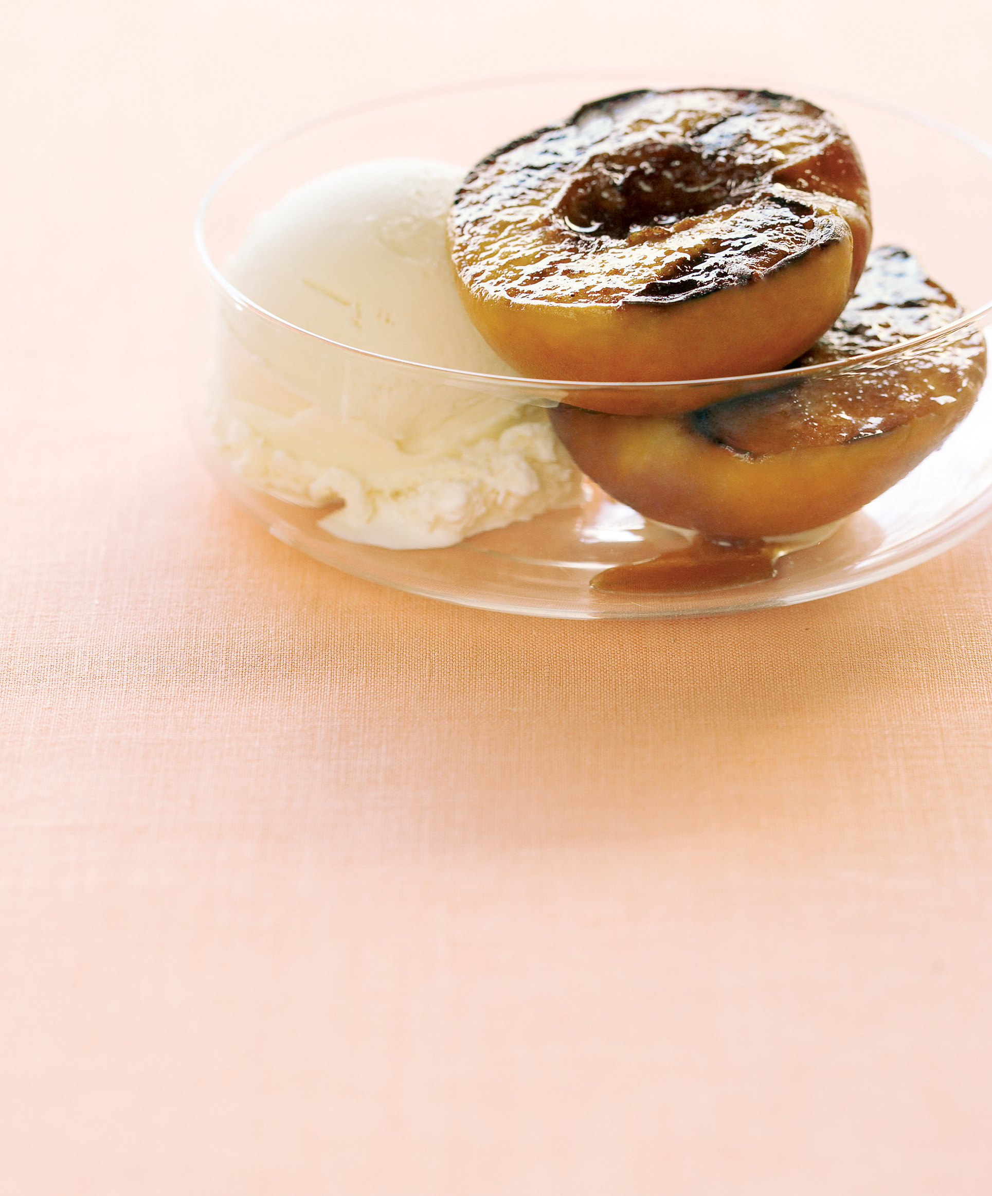 grilled-peaches-with-vanilla-ice-cream