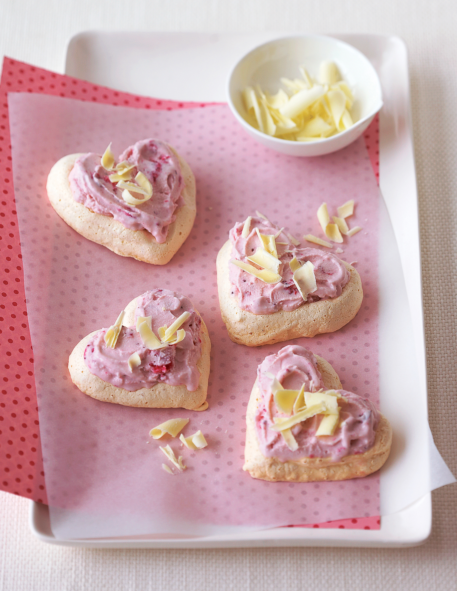 Meringue hearts