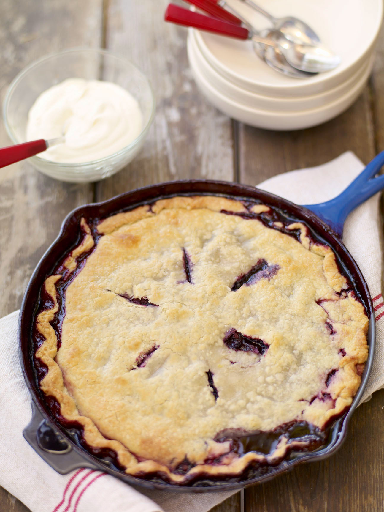 huckleberry-skillet-cobbler