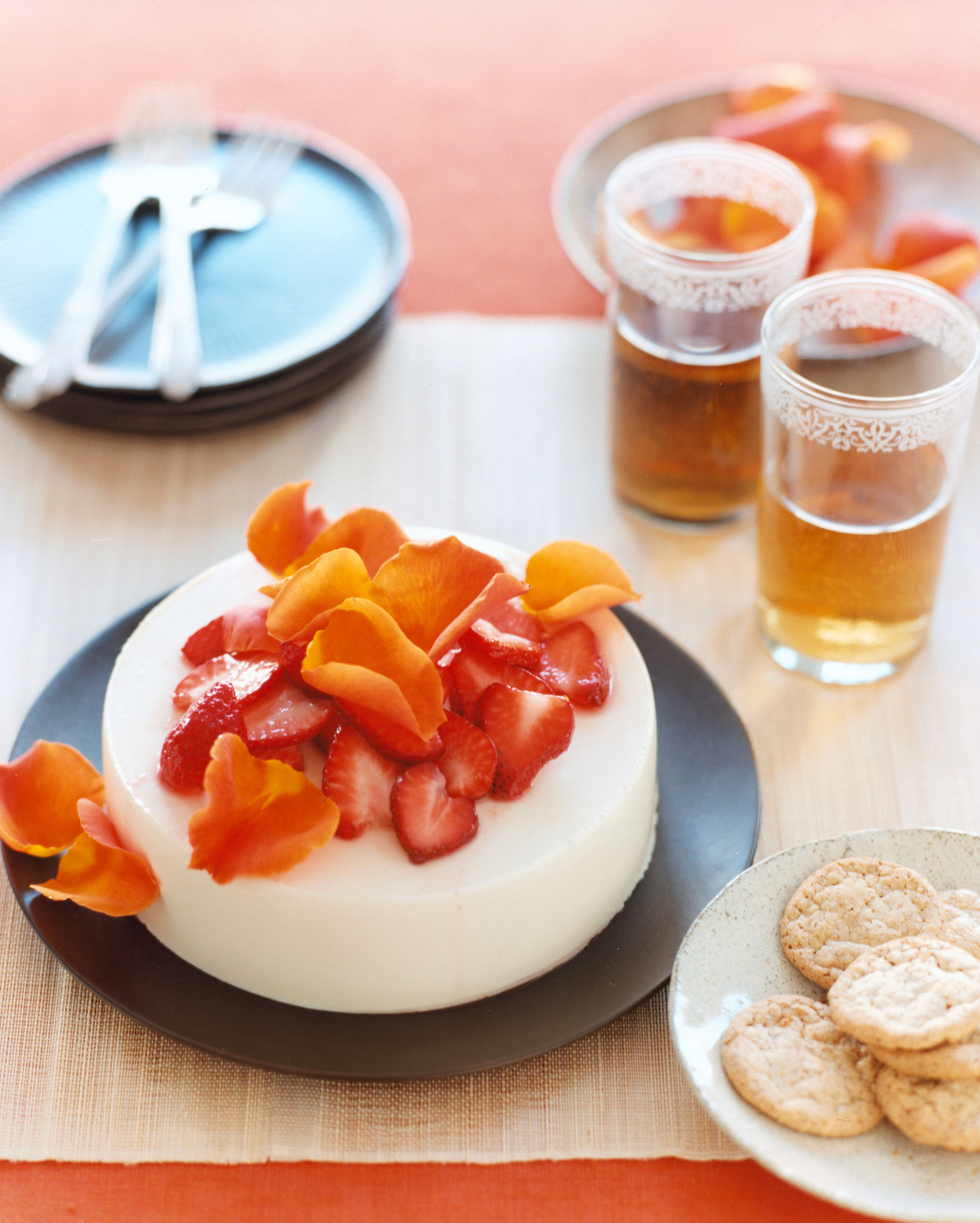 yogurt-honey-jelly-with-strawberries-and-roses