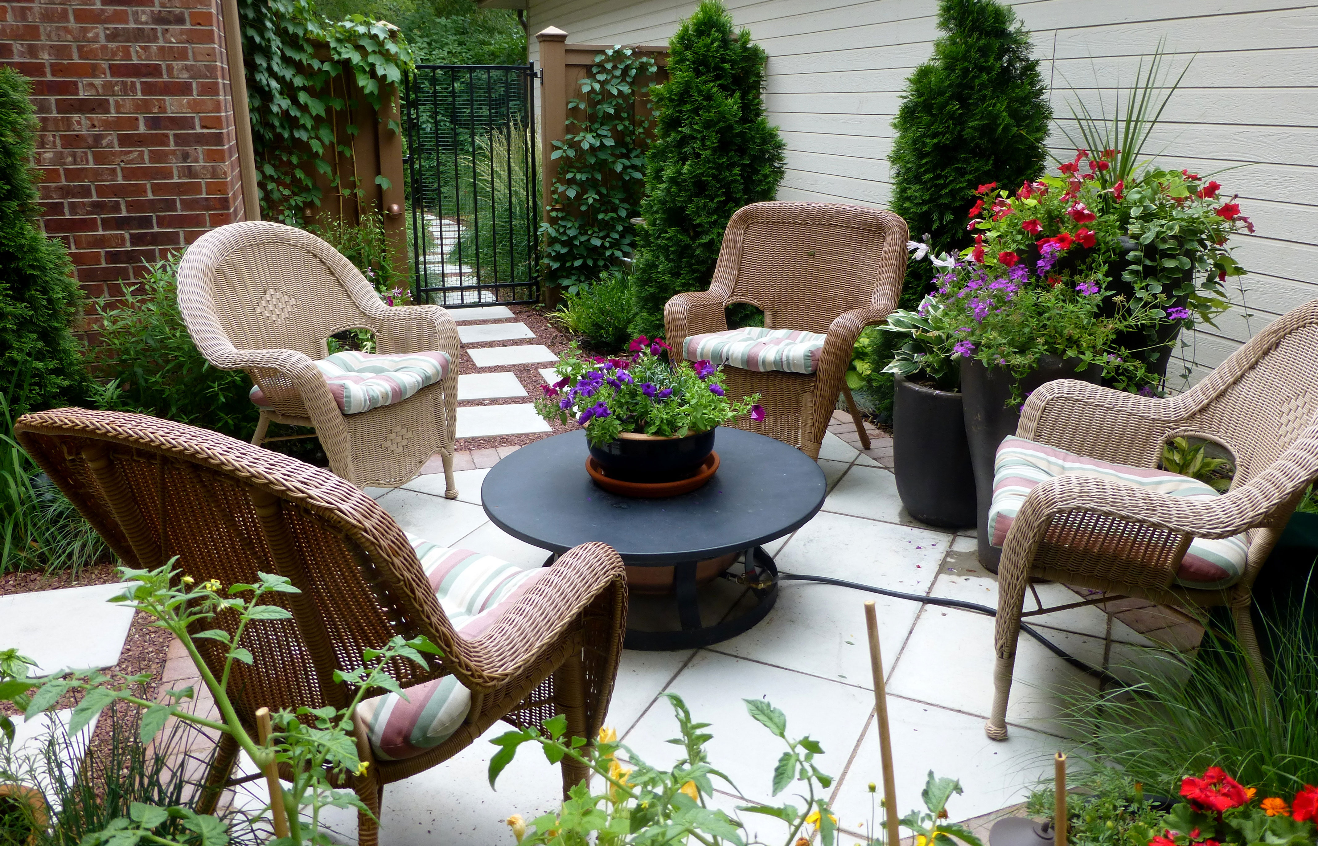 pocket-sized-courtyard