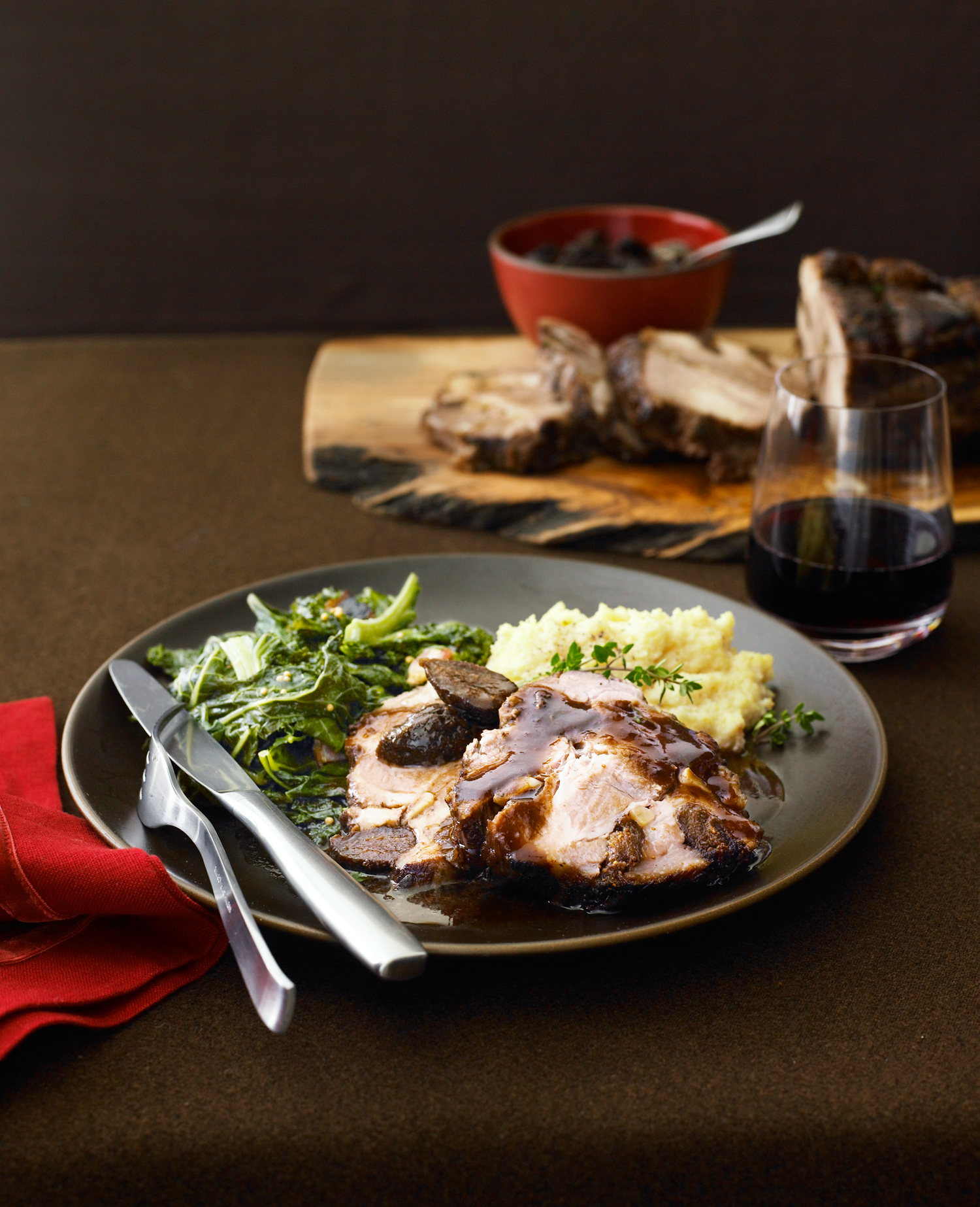 pork-shoulder-roast-with-figs-garlic-and-pinot-noir