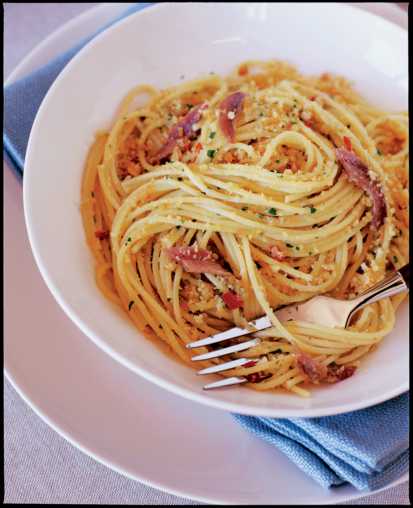 spaghetti-with-anchovies-and-bread-crumbs