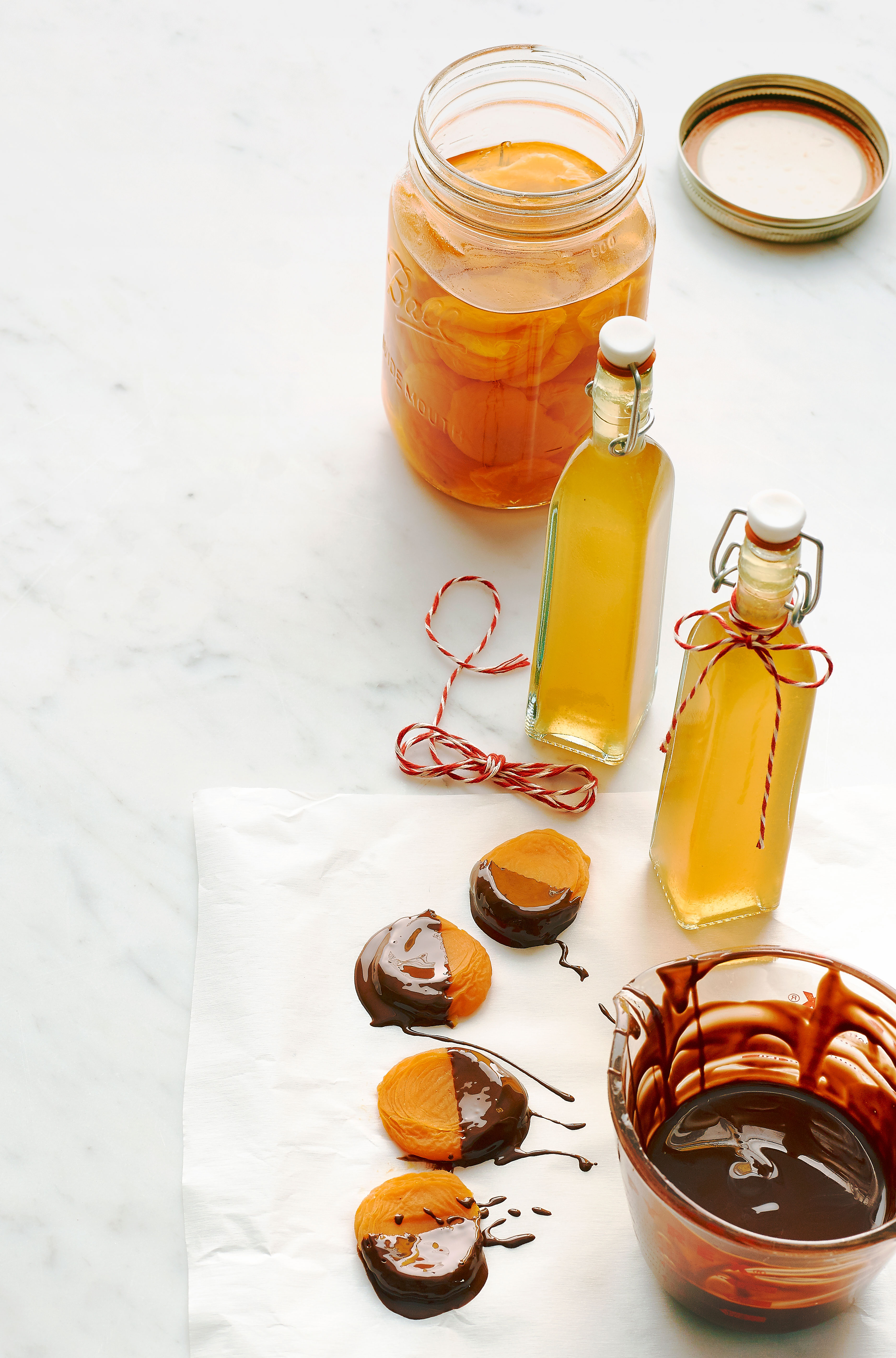 chocolate-dipped-apricots