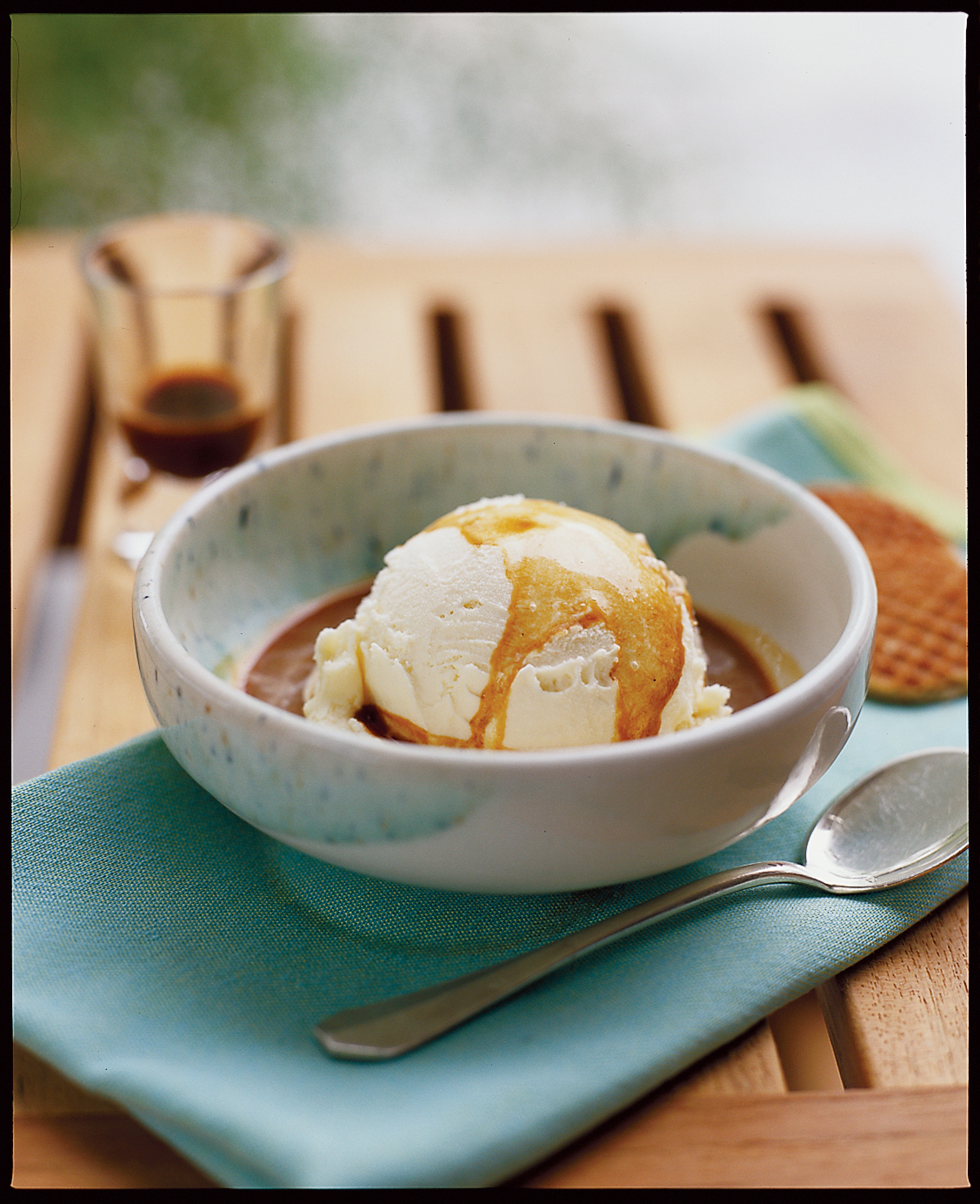 vanilla-ice-cream-drowned-in-espresso-affogato-al-caffe
