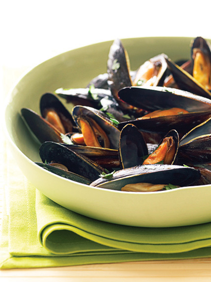 steamed-mussels-pinot-gris