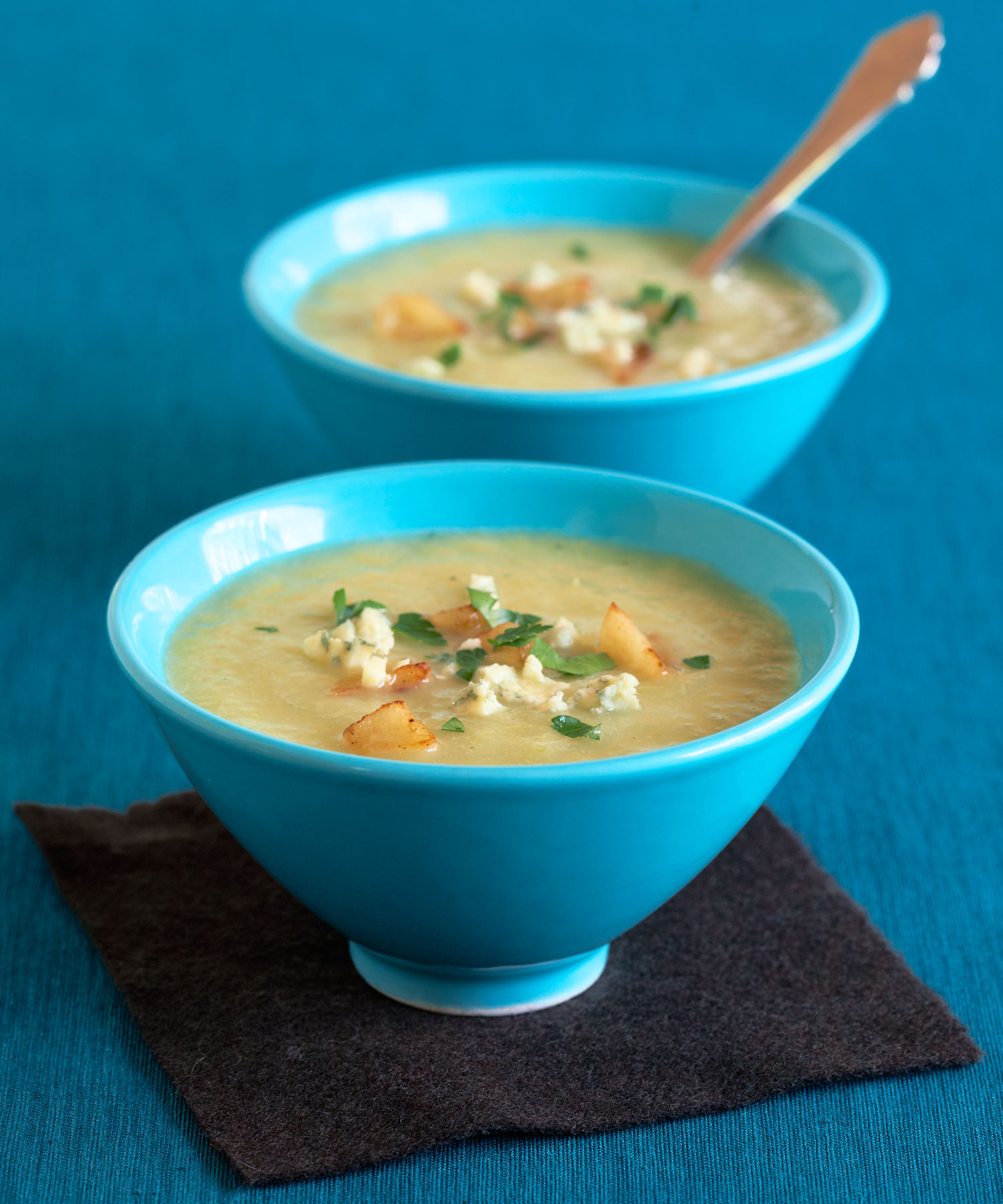 celery-soup-with-apples-and-blue-cheese