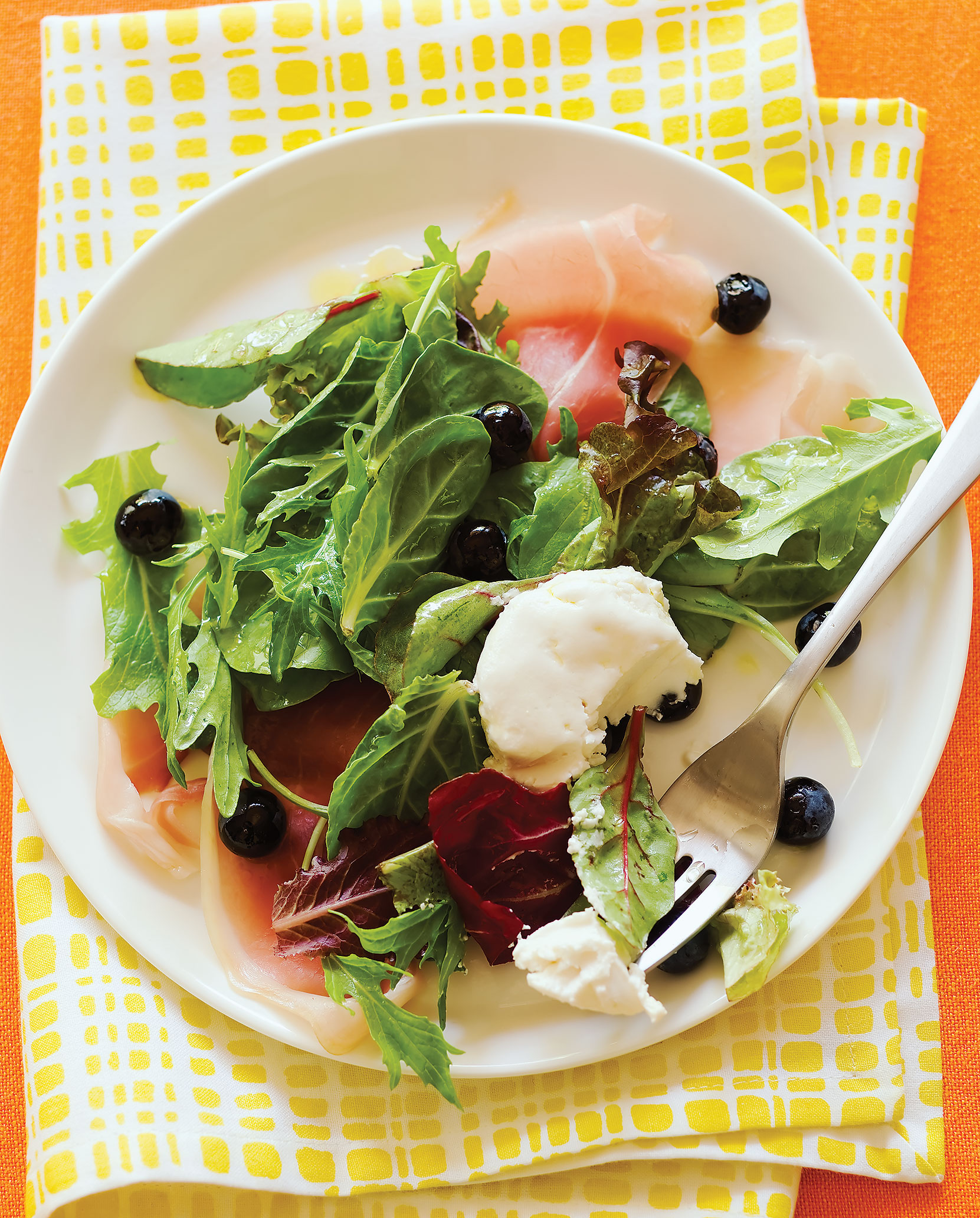 blueberry-and-prosciutto-salad