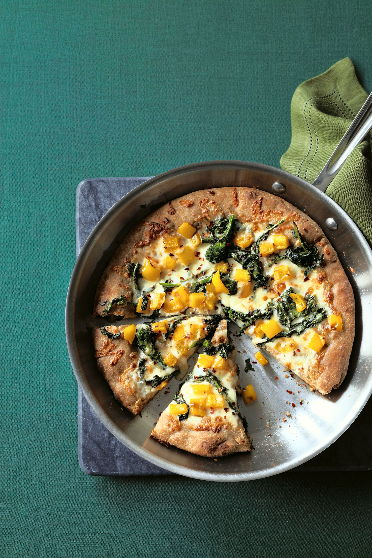 broccoli-rabe-skillet-pizza