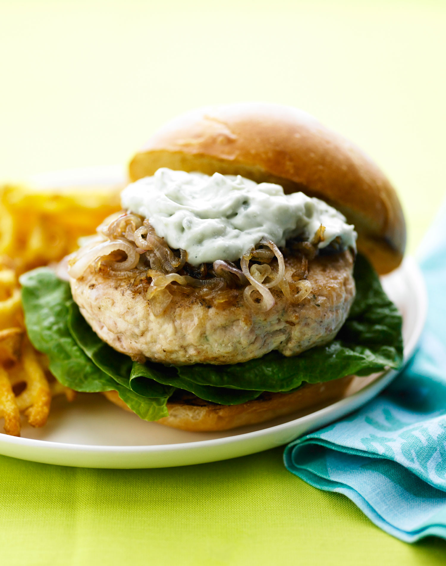 chicken-burgers-with-caramelized-shallots-and-blue-cheese