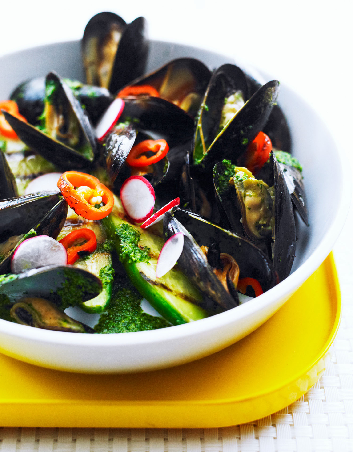 Cilantro: Grilled Mussels with Cilantro Bath (0413)