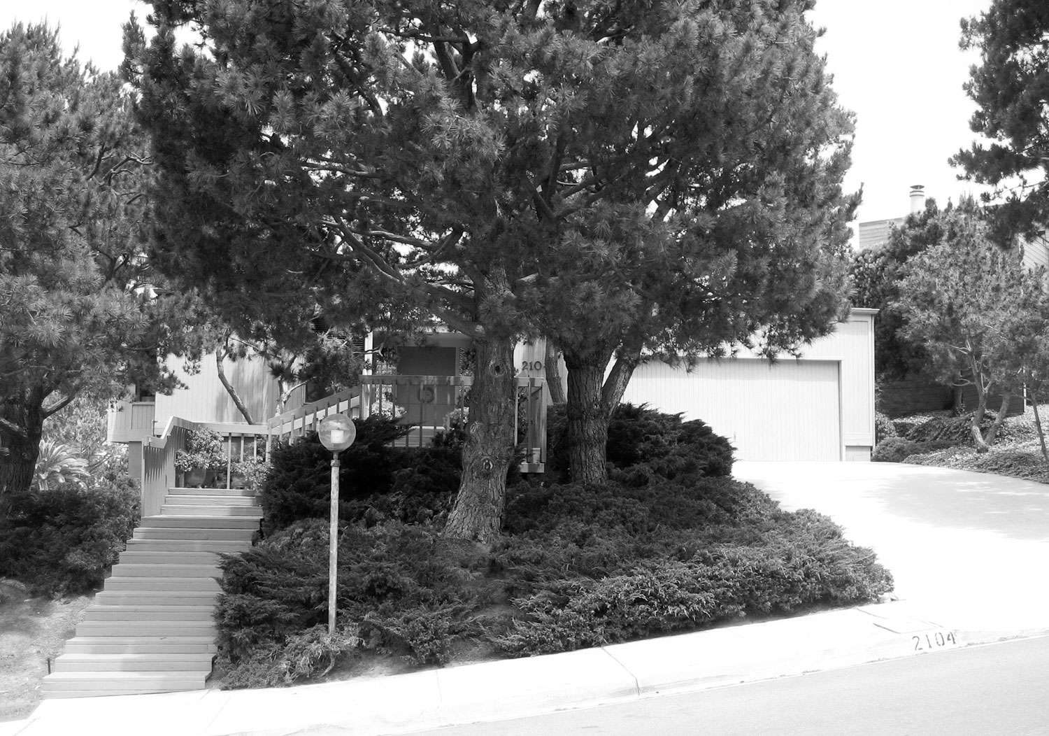 before-1200-sq-ft-del-mar-ca-gloomy-entry