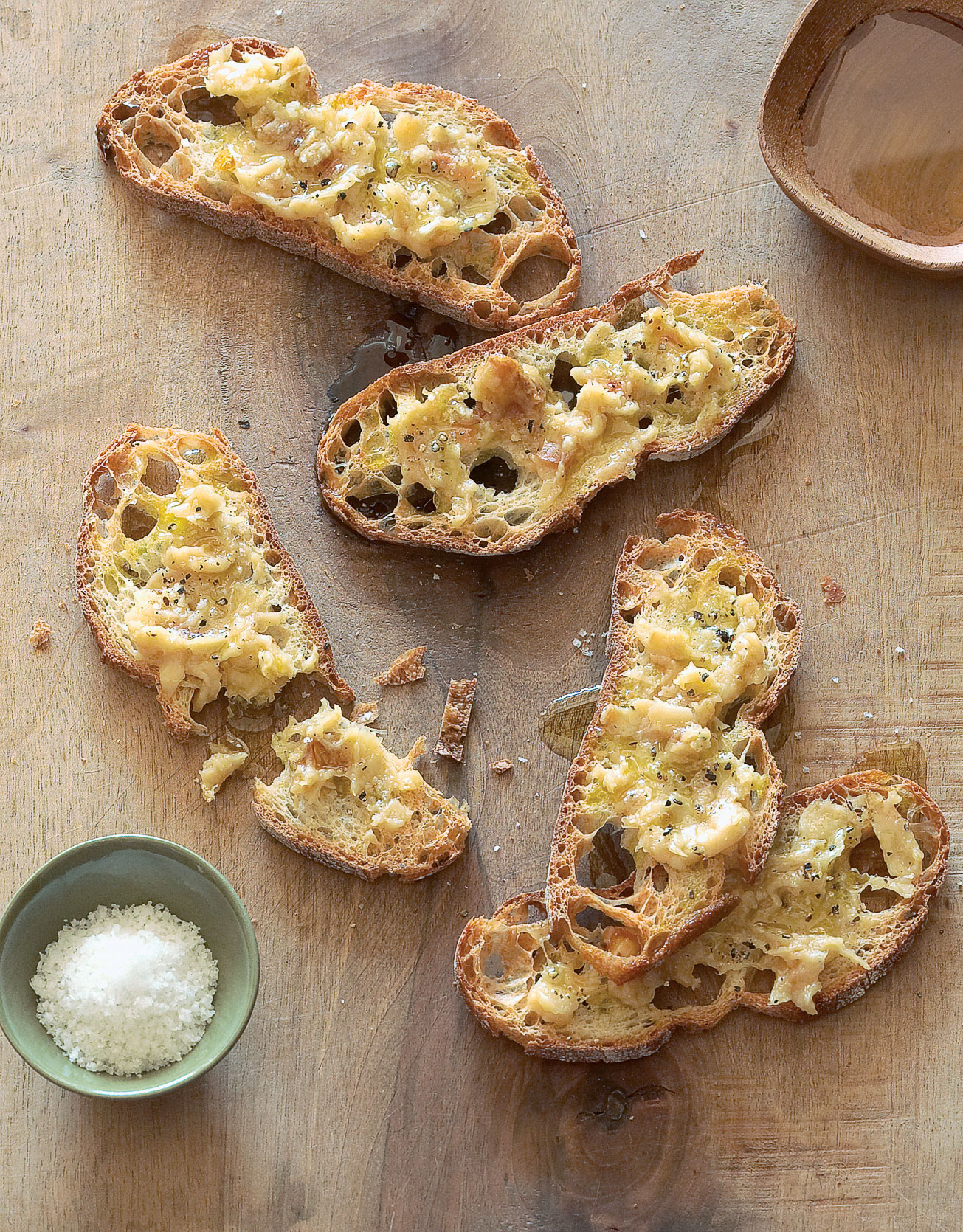roasted-garlic-toasts-with-olio-nuovo