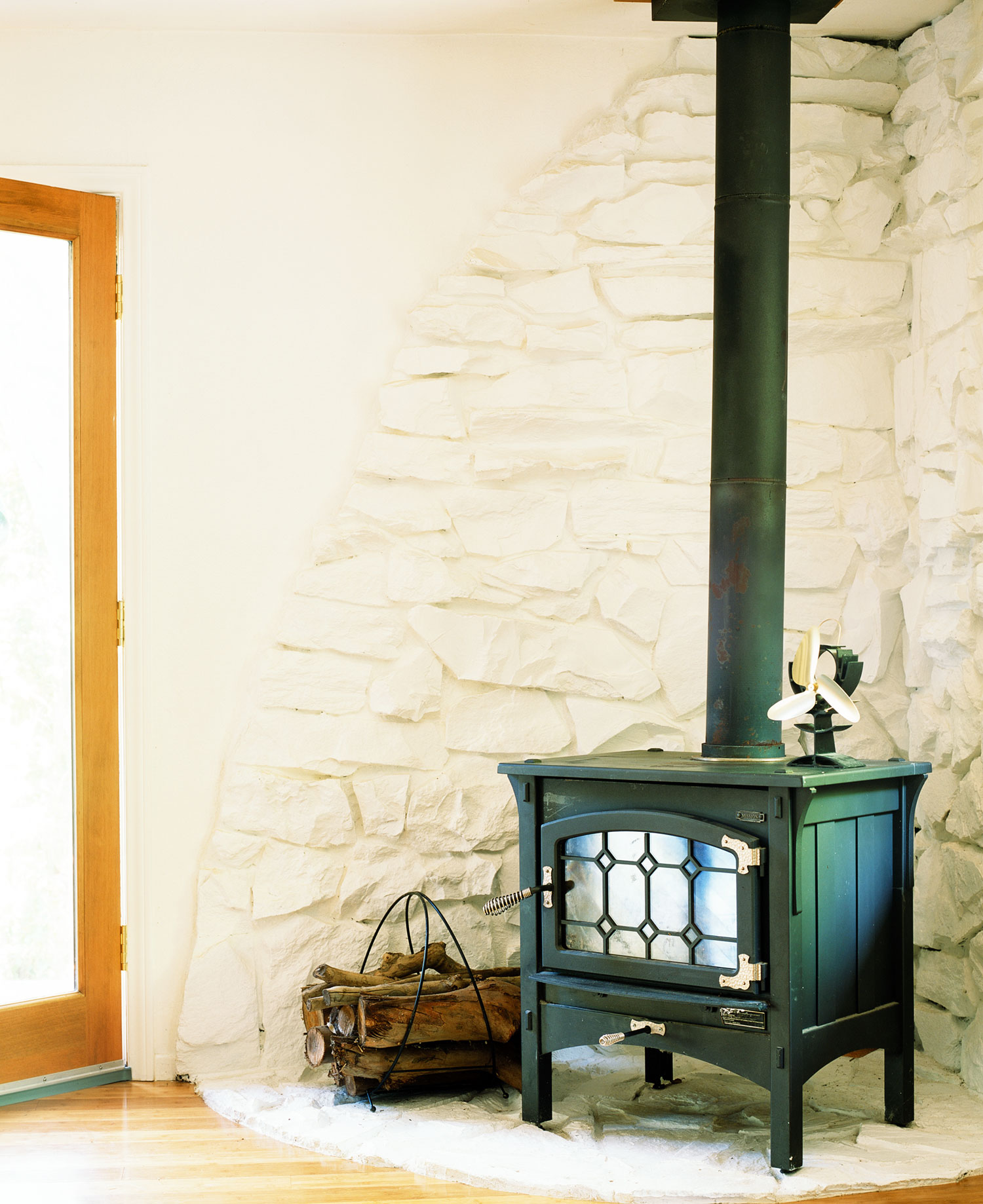 cabin-makeover-transform-a-hearth-with-paint