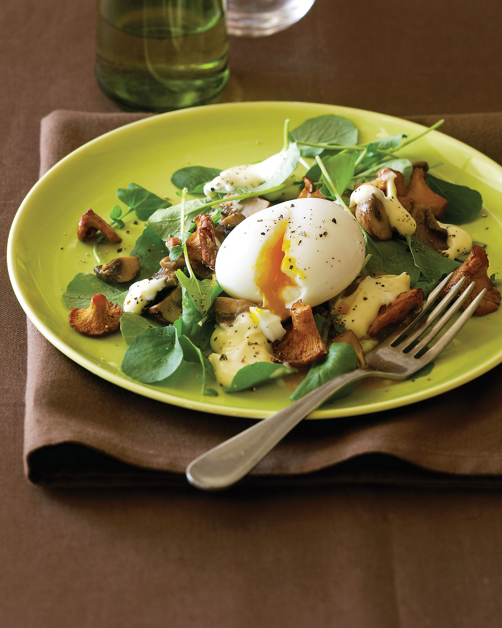 mushroom-and-soft-cooked-egg-salad-with-hollandaise