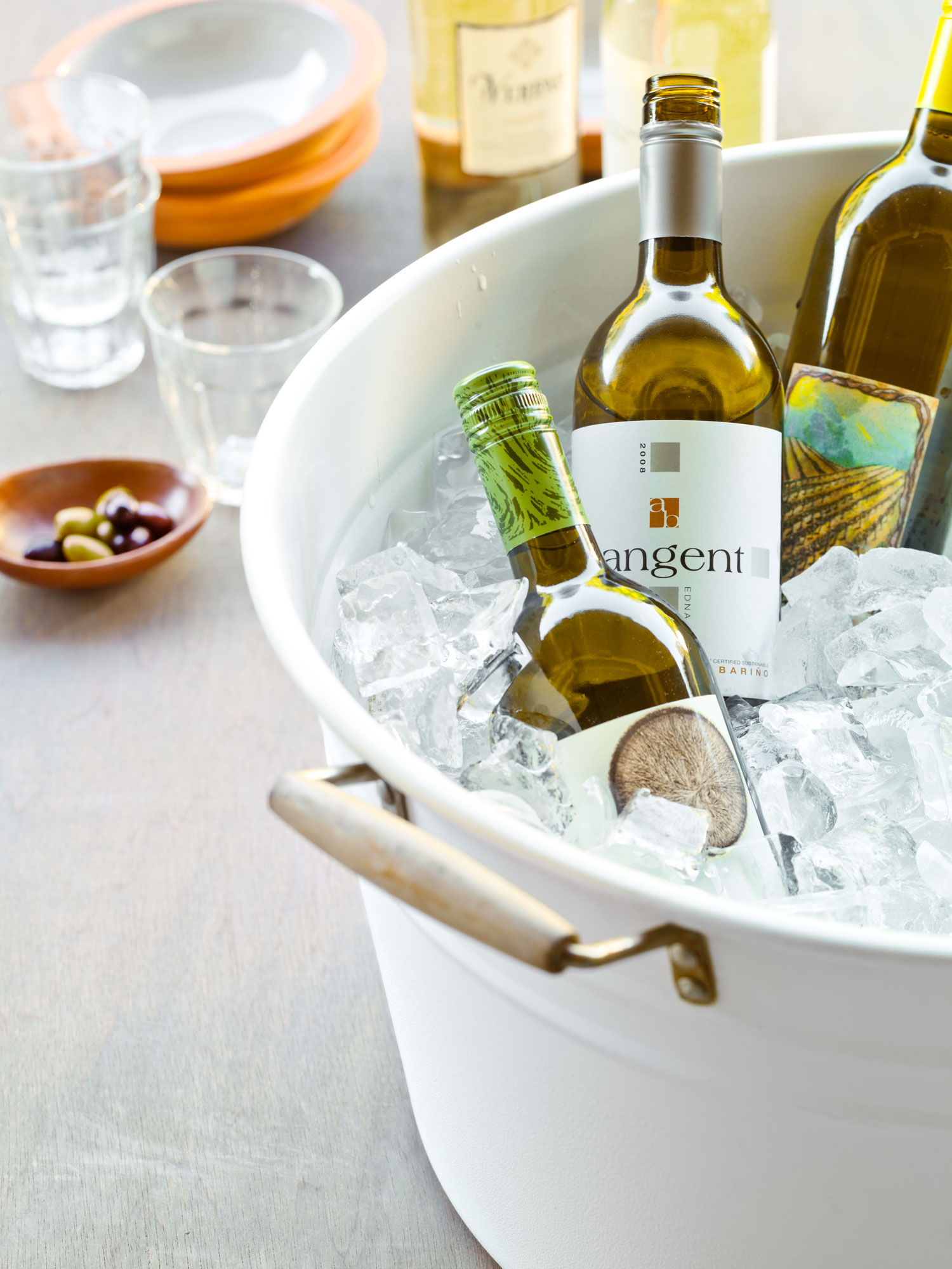 The Ultimate Guide to Bartending Your Summer Party