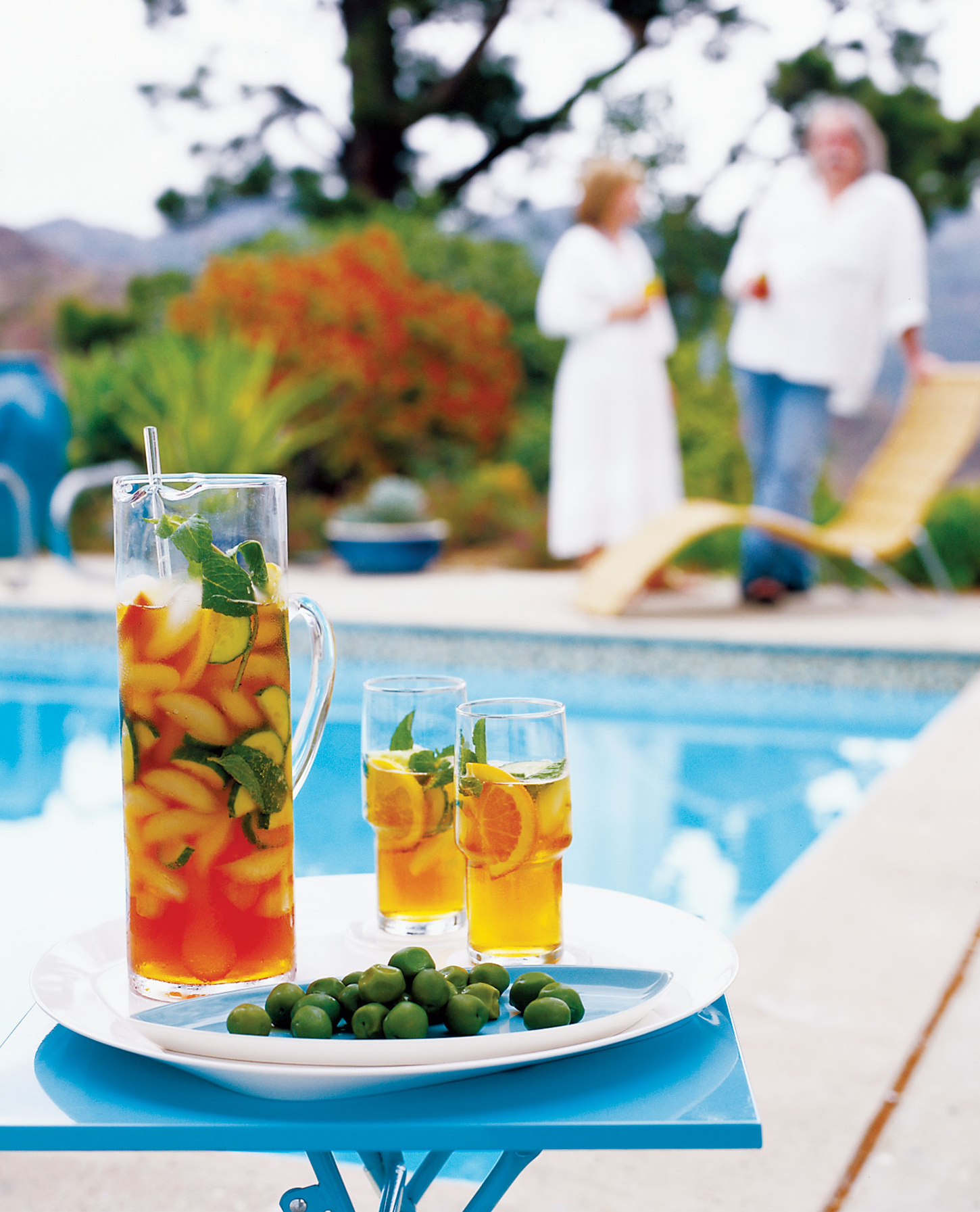 poolside-kick-back-party-drink