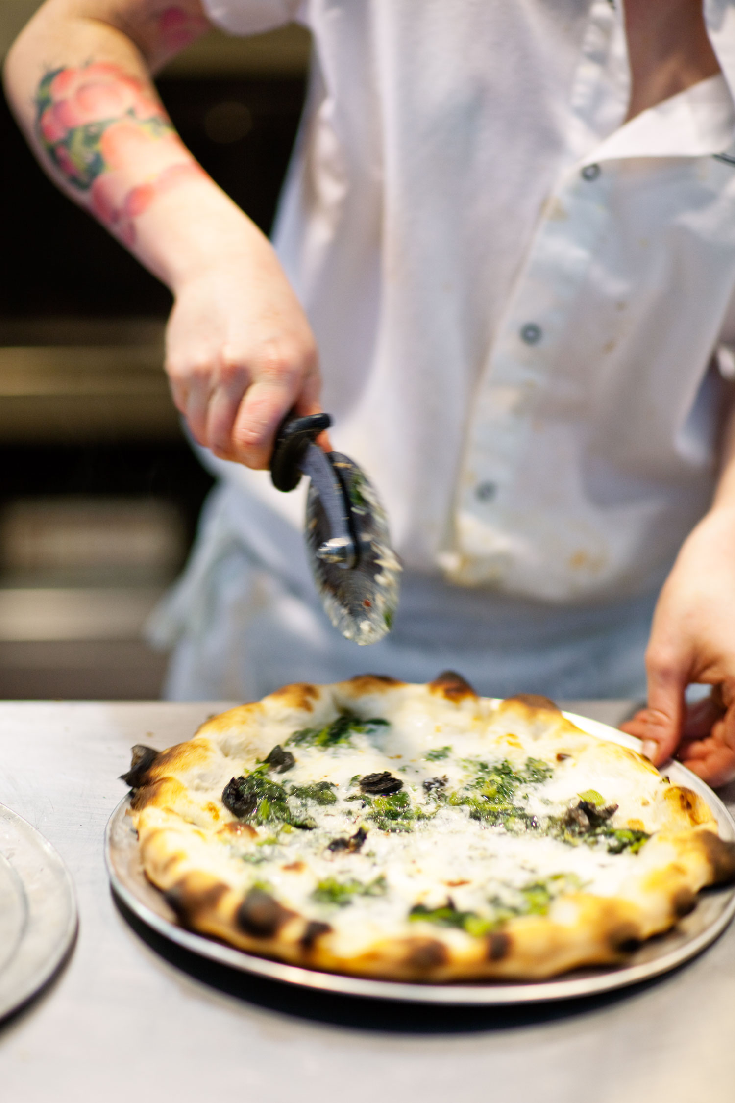 Making pizza. Пицца гёза. Пицца грязи. Страчителло пицца. Пицца в больнице фото.