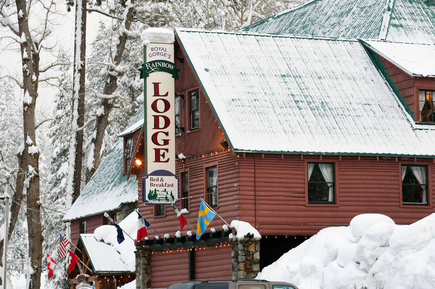 Scenic Skiing in Royal Gorge, California