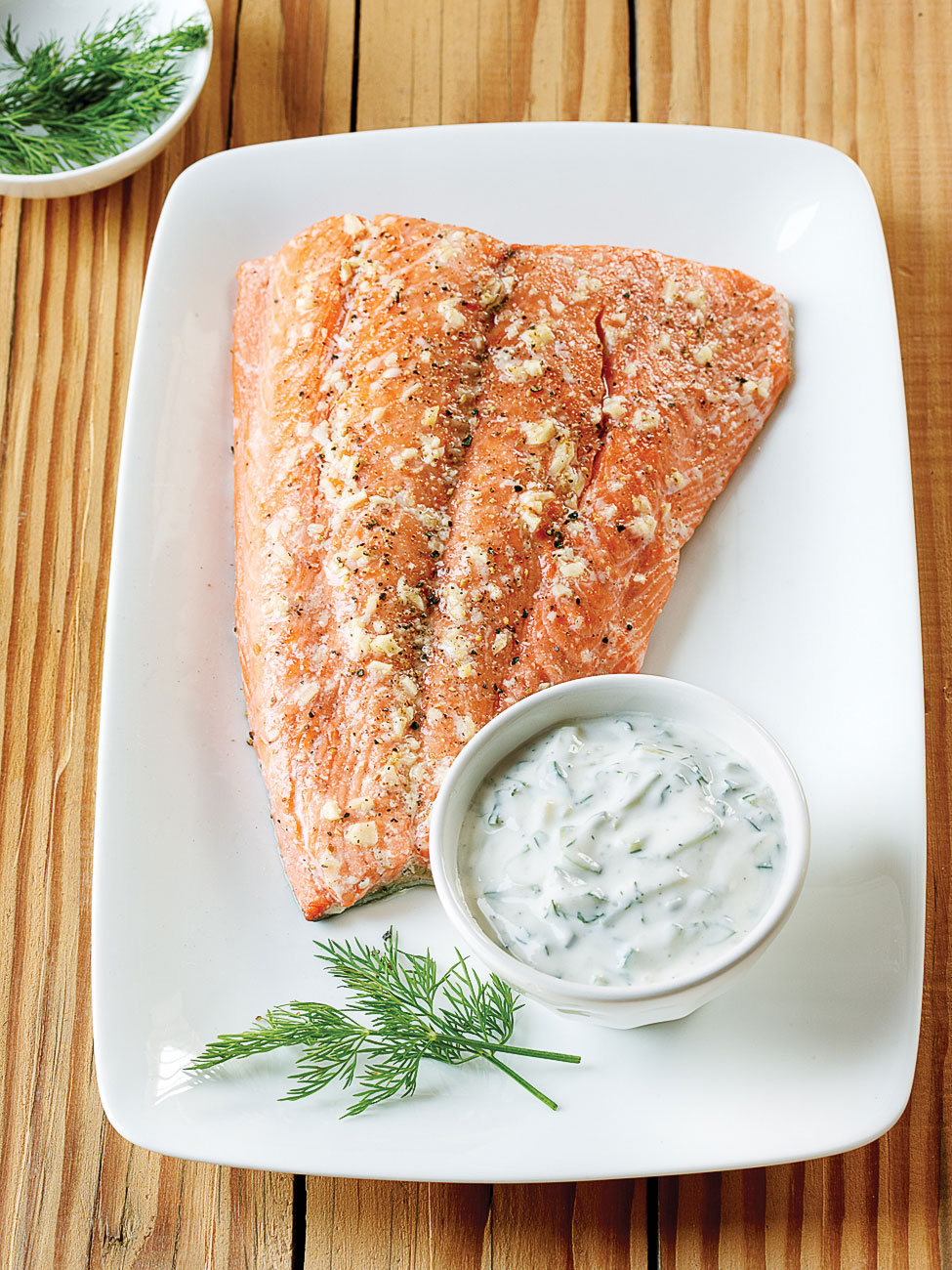 roasted-salmon-with-dill-yogurt-sauce