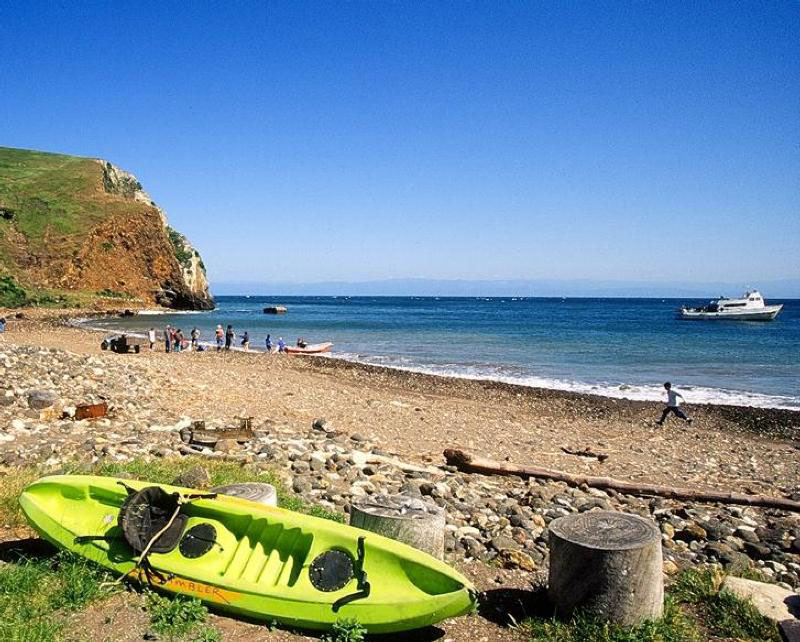 scorpion-beach-santa-cruz-island