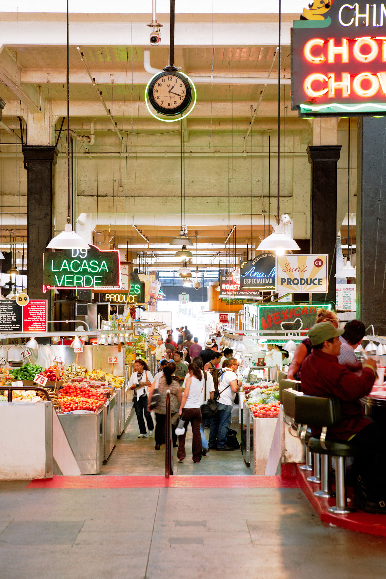 are dogs allowed in grand central market los angeles