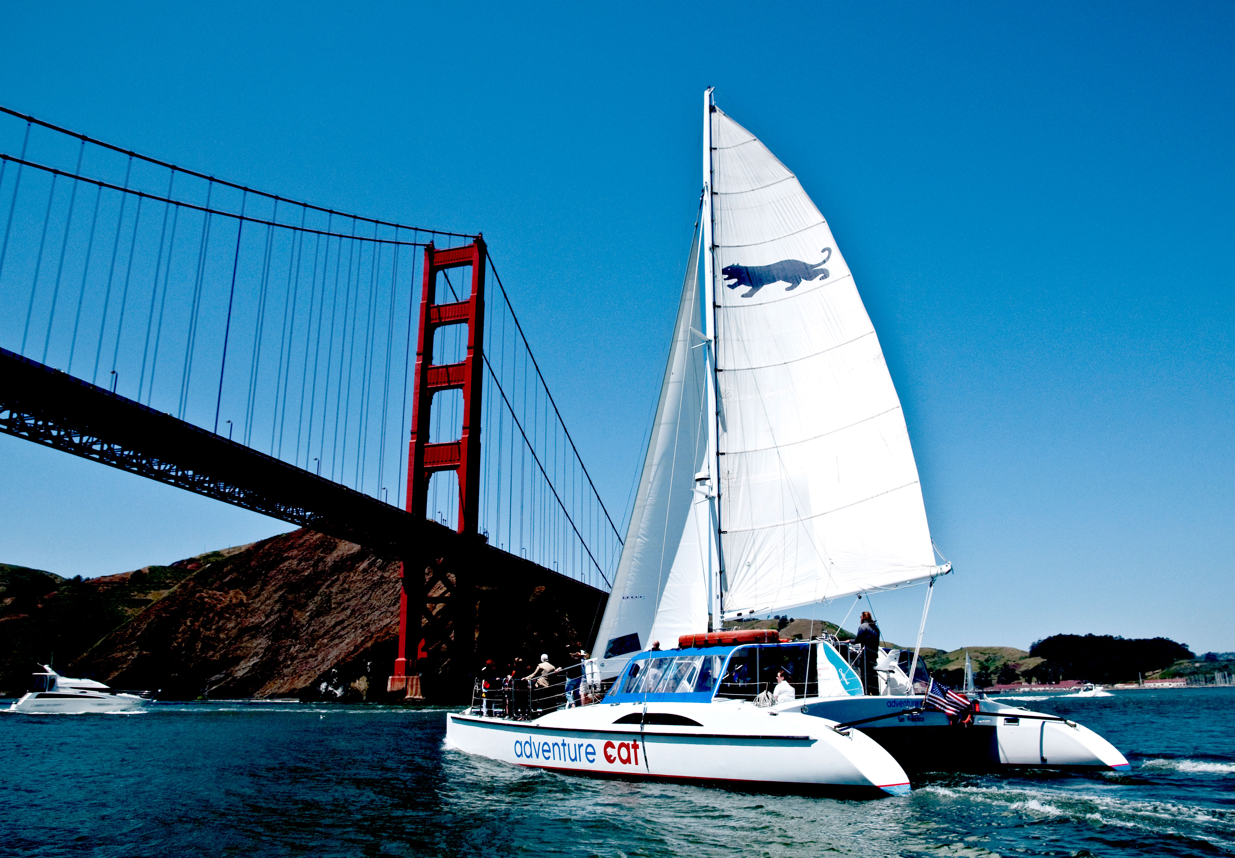 explore-the-bay-adventure-cat-sailing-tours