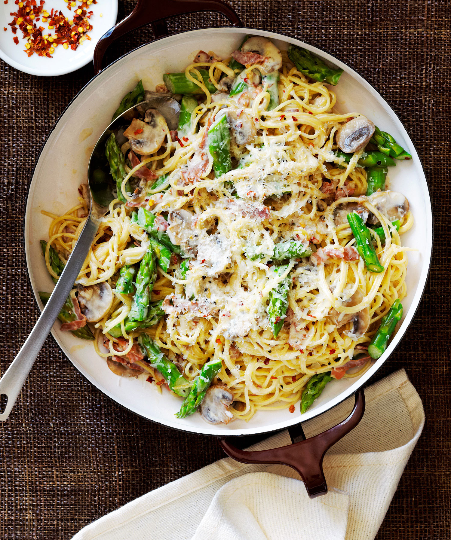 Chardonnay Pairings: Prosciutto and Asparagus Pasta (0313)