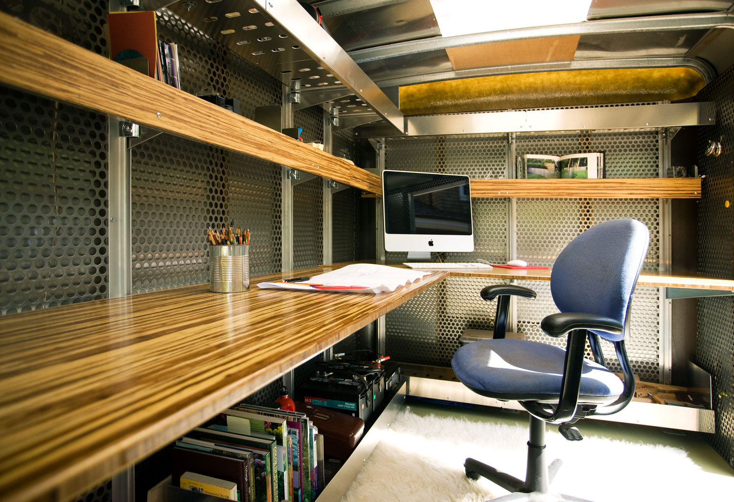 mobile-office-inside-the-think-tank