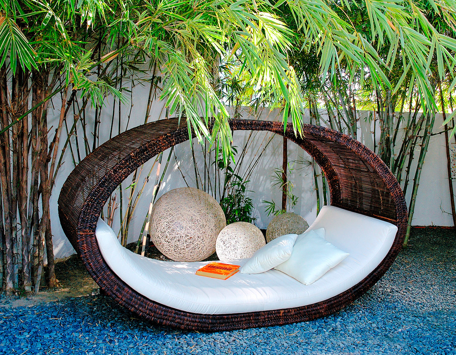 escape-via-daybed