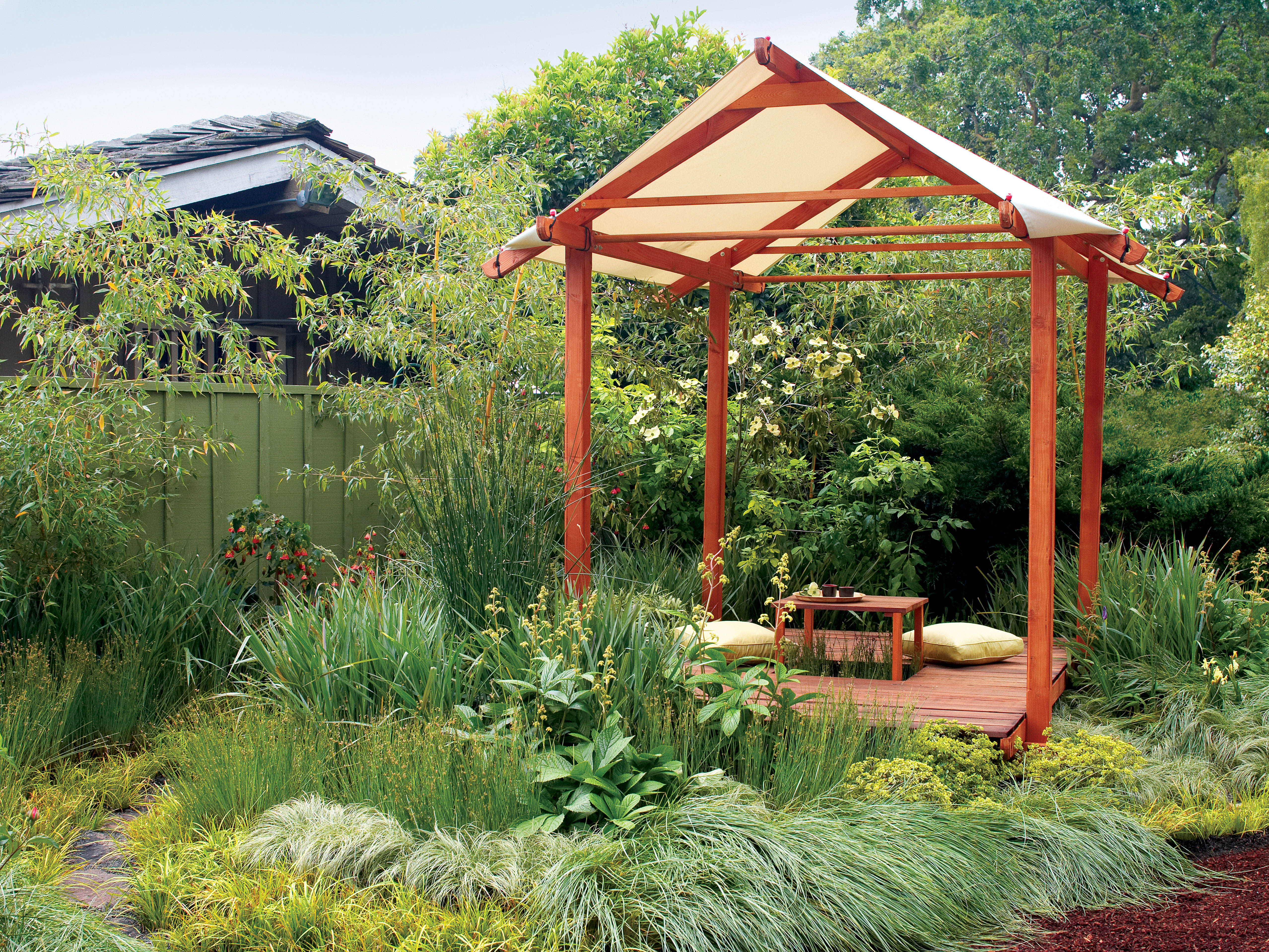 7 Inviting Outdoor Nap Spots