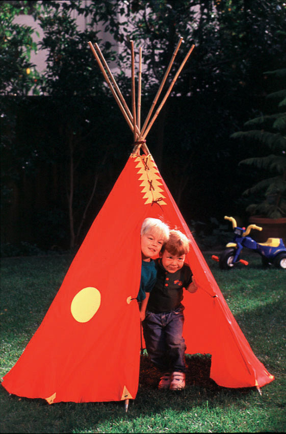 tipi-playhouse-tie-the-top