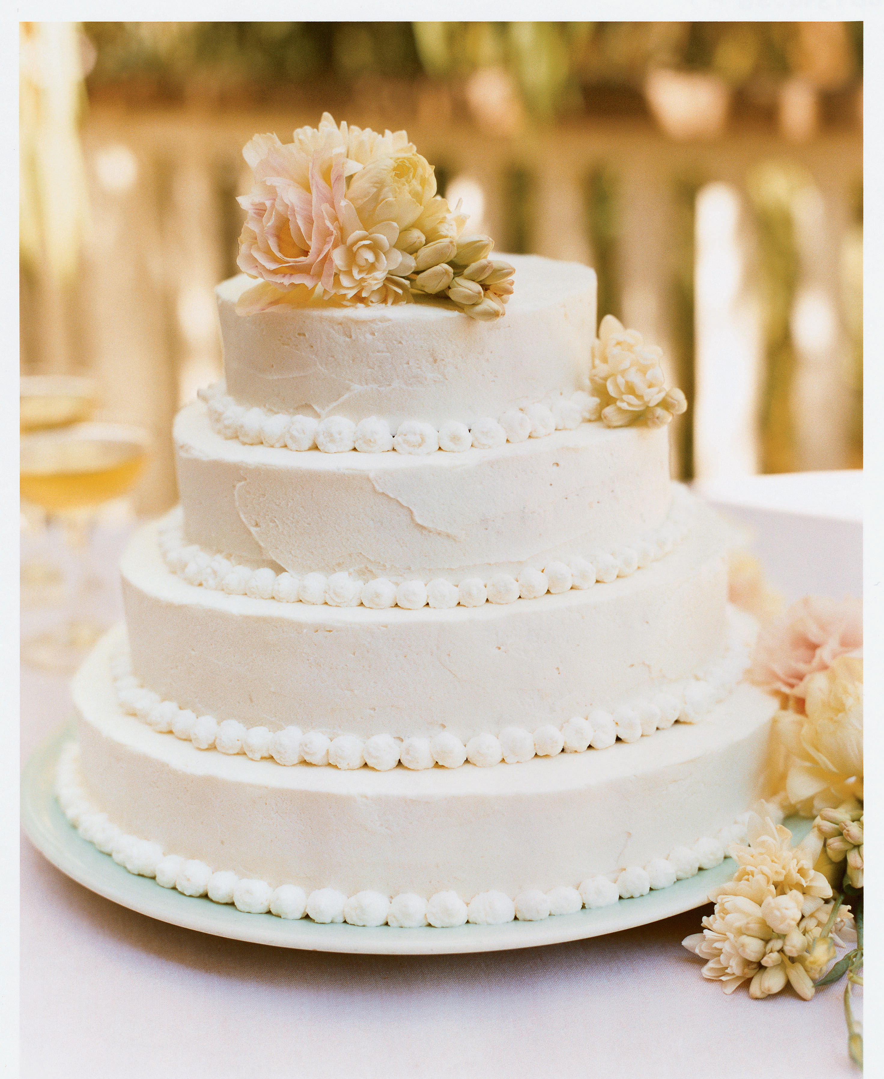 How to Make a Beautiful Wedding Cake