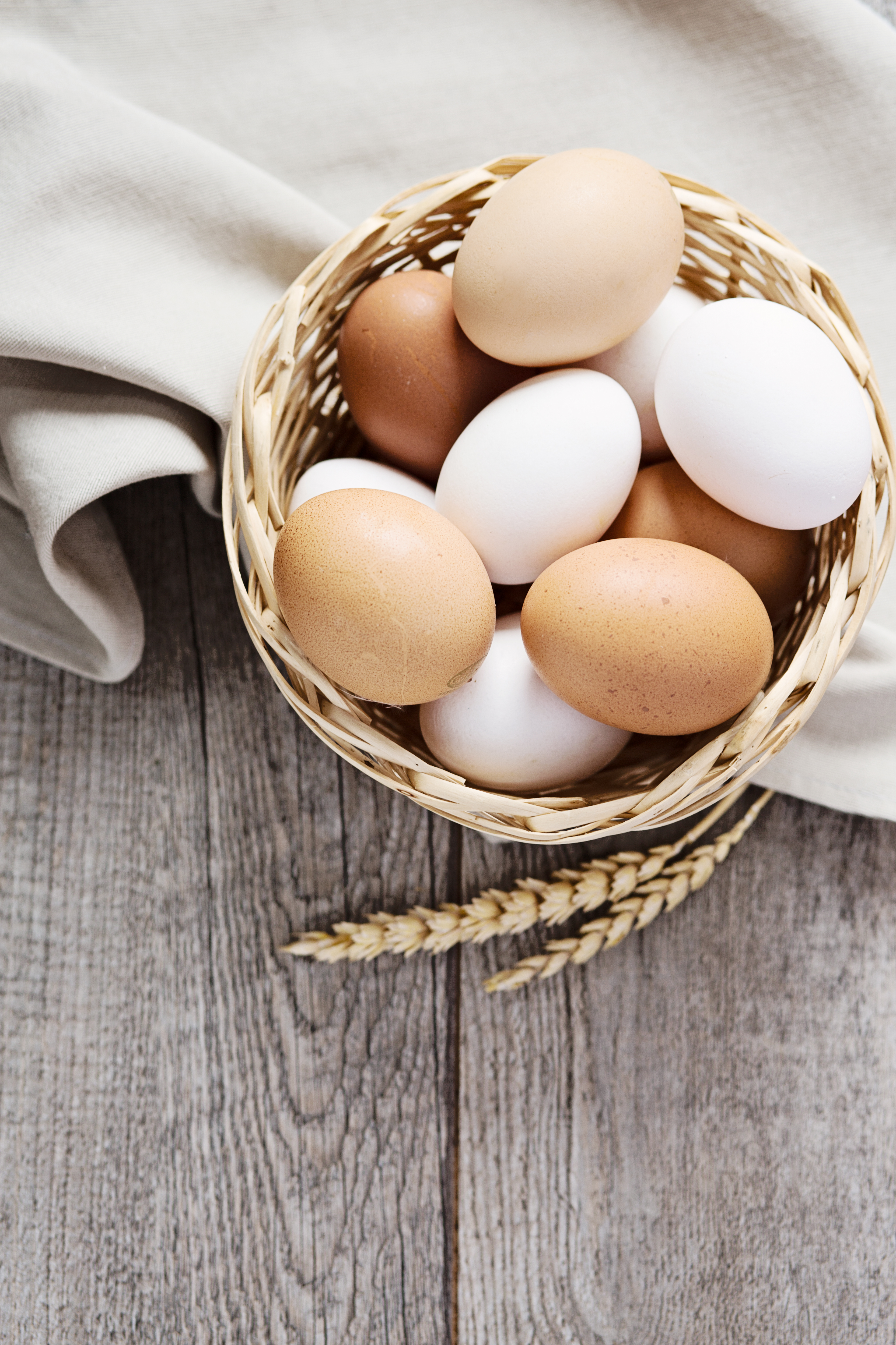 What’s the Difference Between Brown and White Eggs?