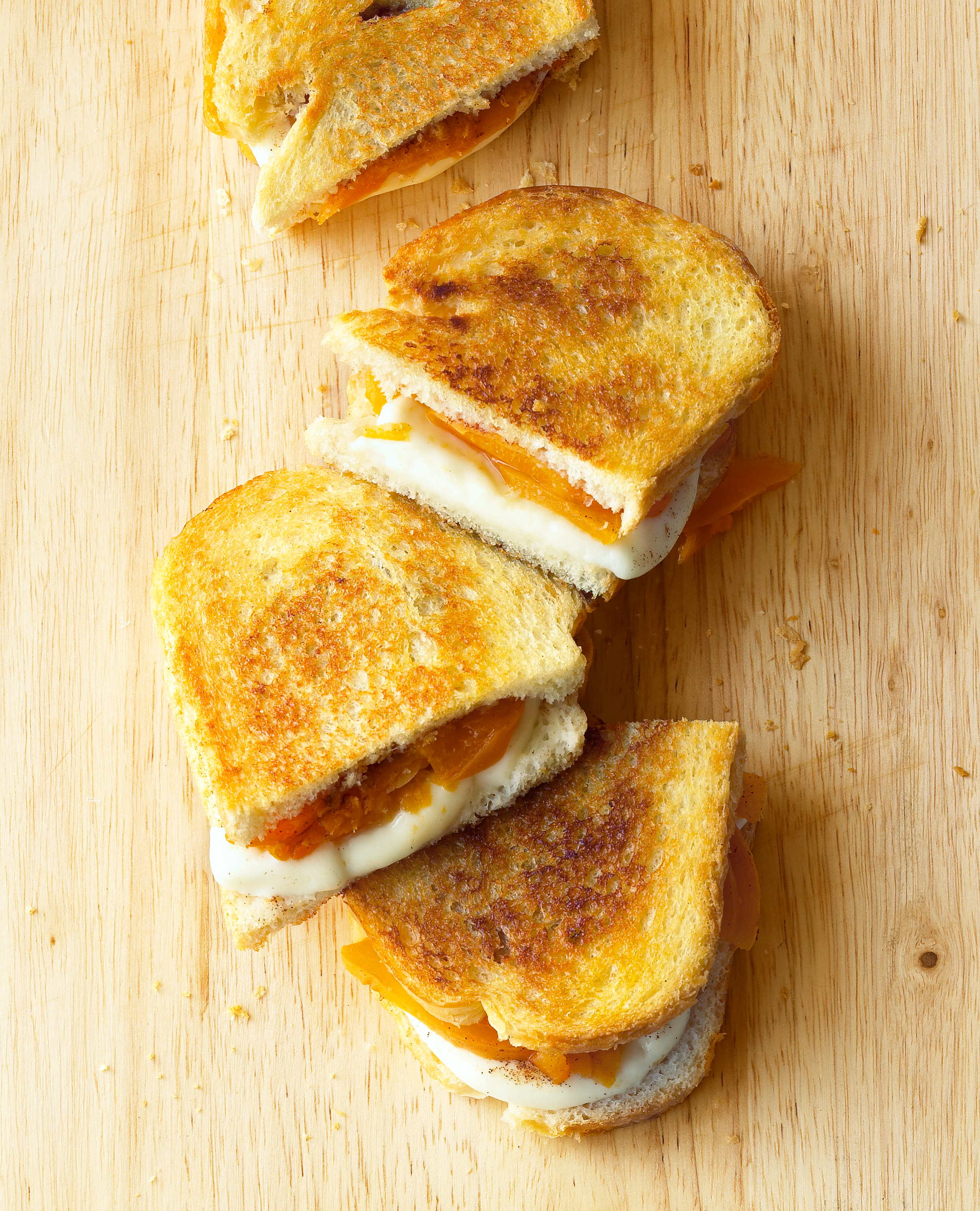grilled-fresh-mozzarella-and-apricot-on-sourdough