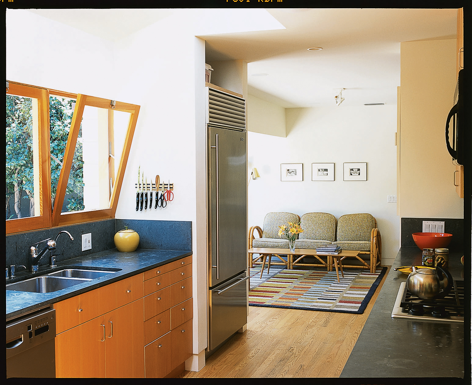 hopper-bottom-hinged-windows